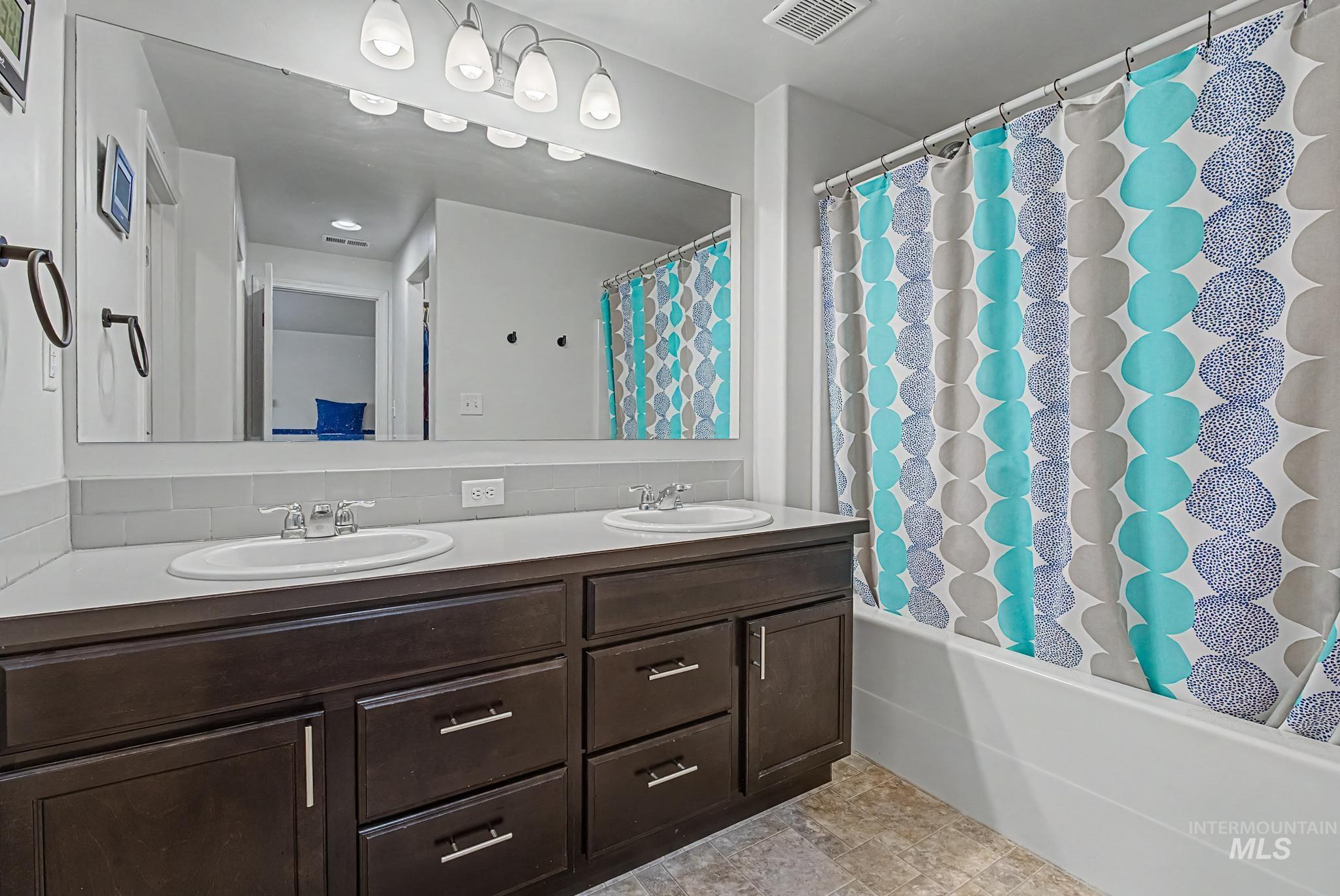 2129 E Elm Grove Dr., Nampa, Idaho 83686, 3 Bedrooms, 2 Bathrooms, Residential For Sale, Price $419,000,MLS 98992278