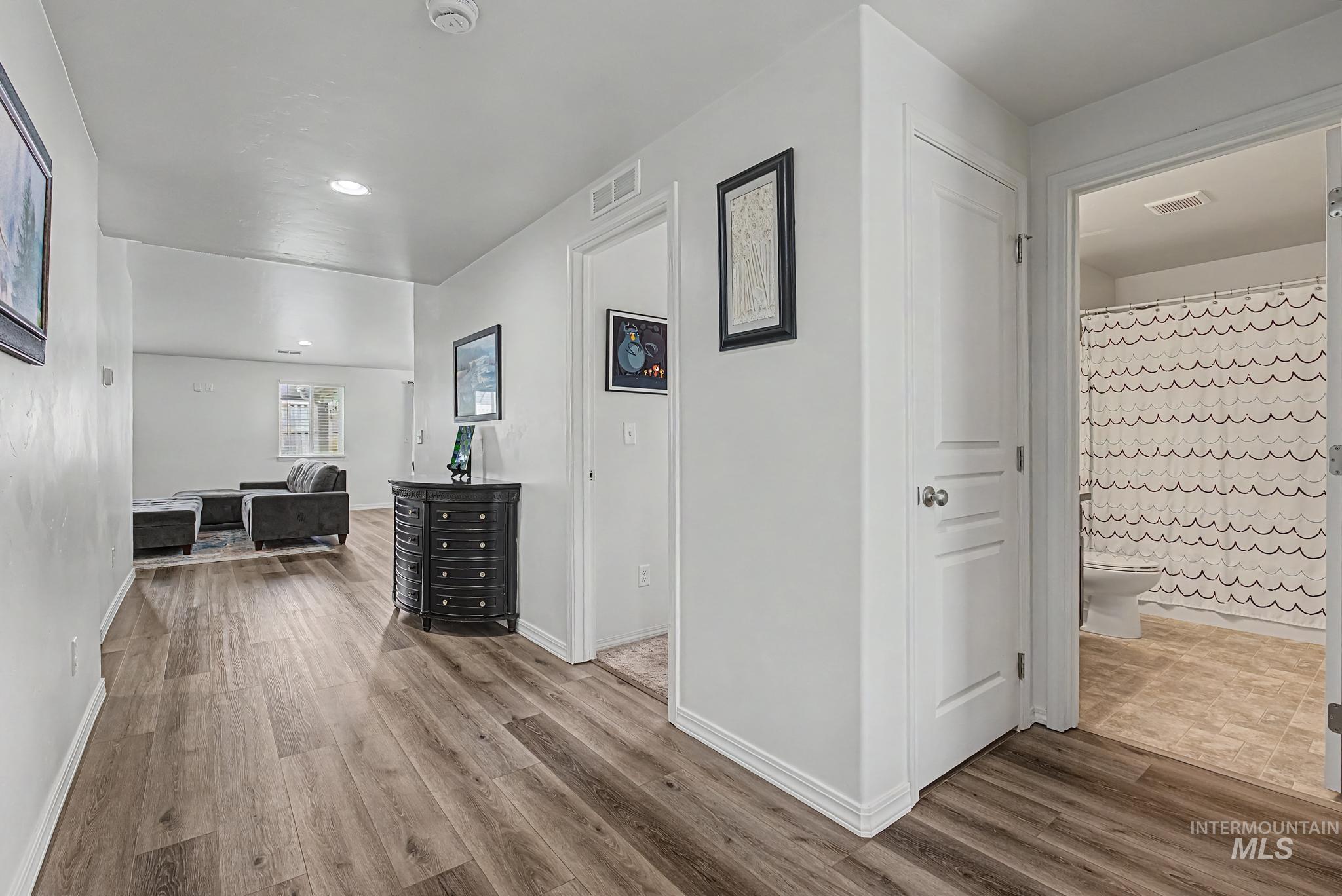 2129 E Elm Grove Dr., Nampa, Idaho 83686, 3 Bedrooms, 2 Bathrooms, Residential For Sale, Price $419,000,MLS 98992278
