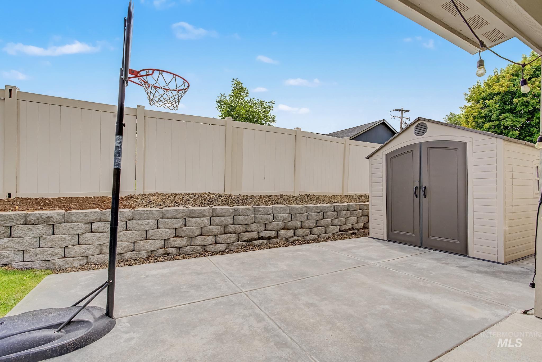 2129 E Elm Grove Dr., Nampa, Idaho 83686, 3 Bedrooms, 2 Bathrooms, Residential For Sale, Price $419,000,MLS 98992278