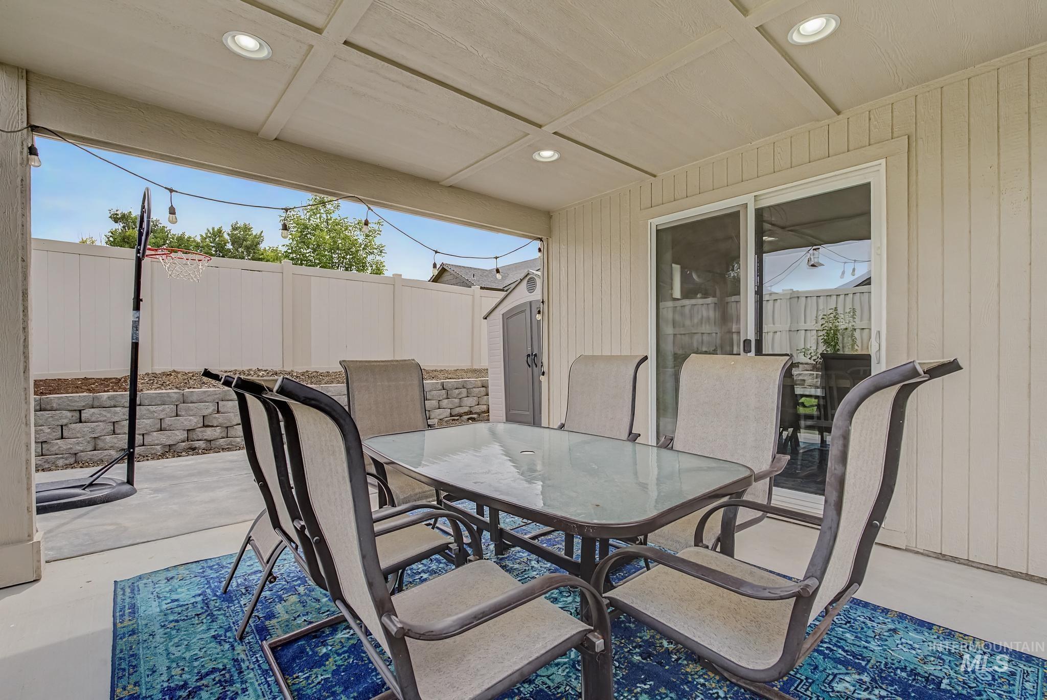 2129 E Elm Grove Dr., Nampa, Idaho 83686, 3 Bedrooms, 2 Bathrooms, Residential For Sale, Price $419,000,MLS 98992278