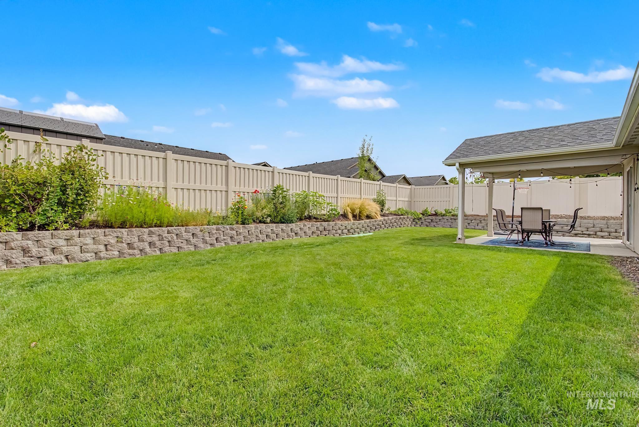 2129 E Elm Grove Dr., Nampa, Idaho 83686, 3 Bedrooms, 2 Bathrooms, Residential For Sale, Price $419,000,MLS 98992278