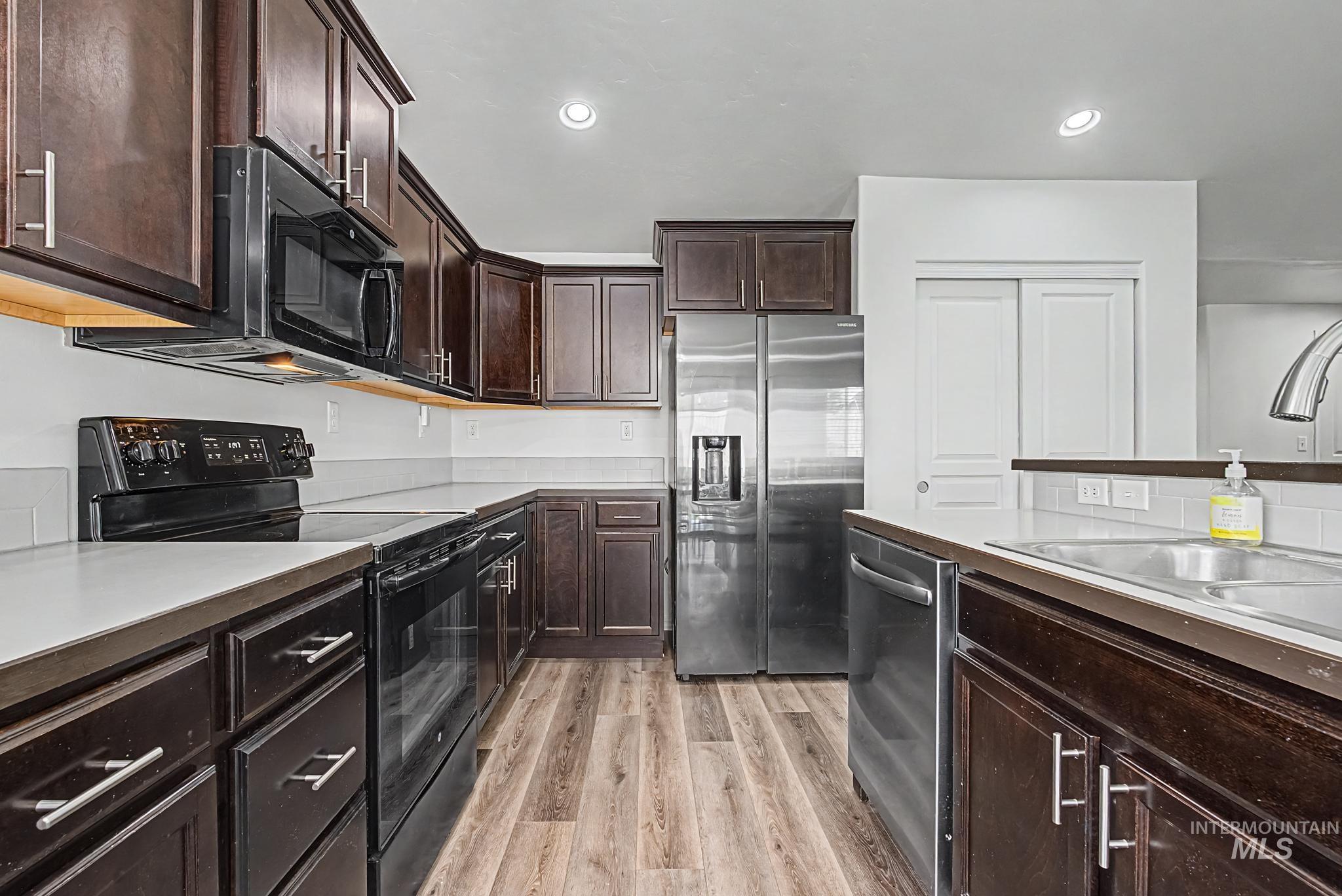 2129 E Elm Grove Dr., Nampa, Idaho 83686, 3 Bedrooms, 2 Bathrooms, Residential For Sale, Price $419,000,MLS 98992278