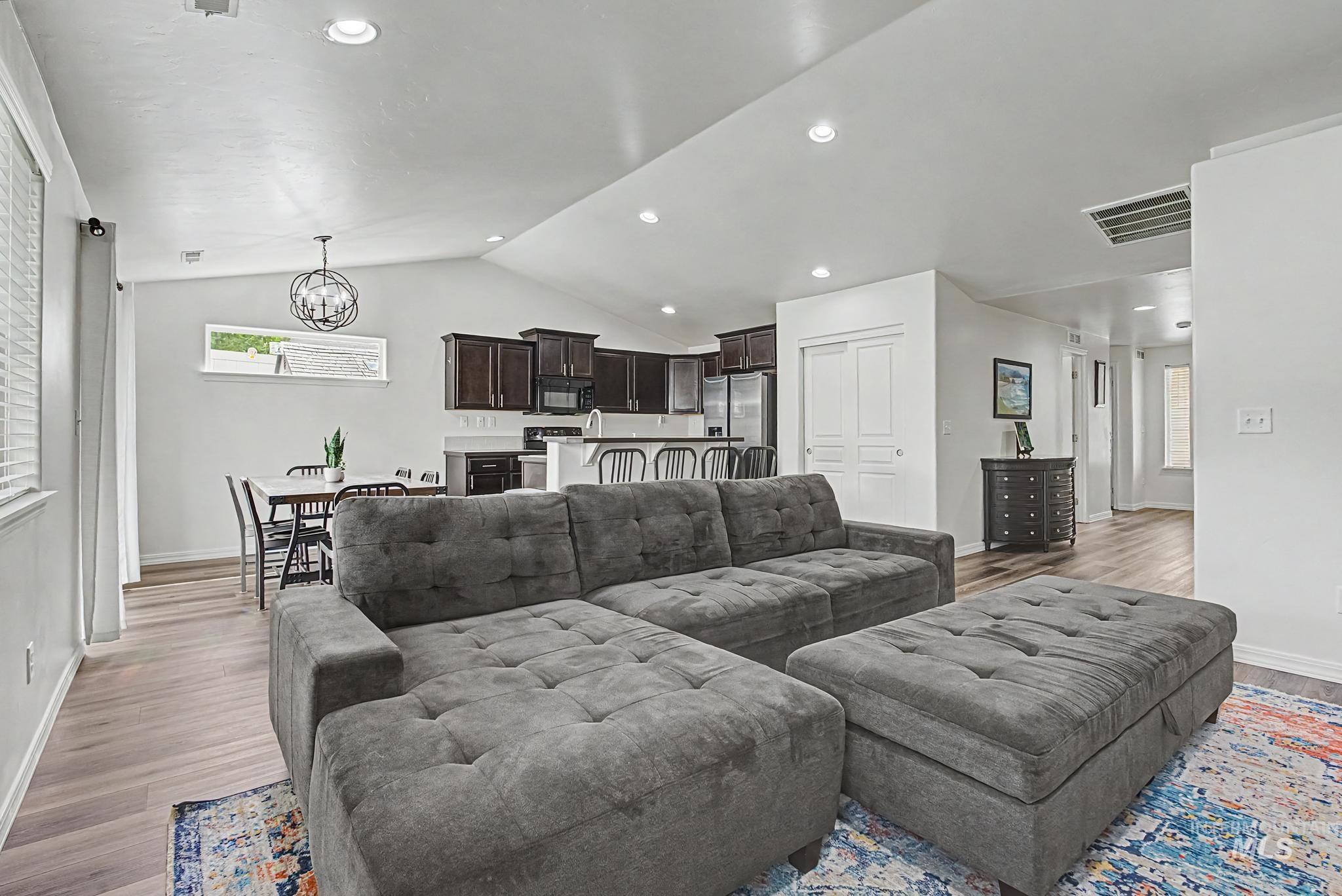 2129 E Elm Grove Dr., Nampa, Idaho 83686, 3 Bedrooms, 2 Bathrooms, Residential For Sale, Price $419,000,MLS 98992278