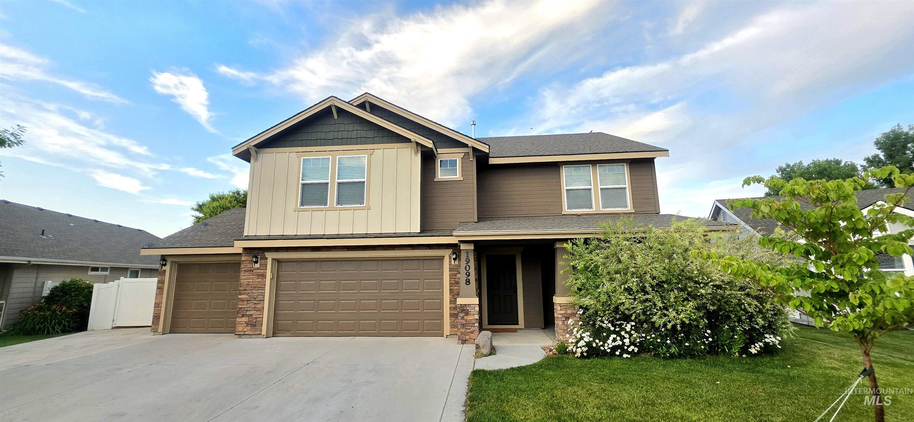 19098 Kenney Way, Caldwell, Idaho 83605, 4 Bedrooms, 2.5 Bathrooms, Residential For Sale, Price $515,000,MLS 98992282