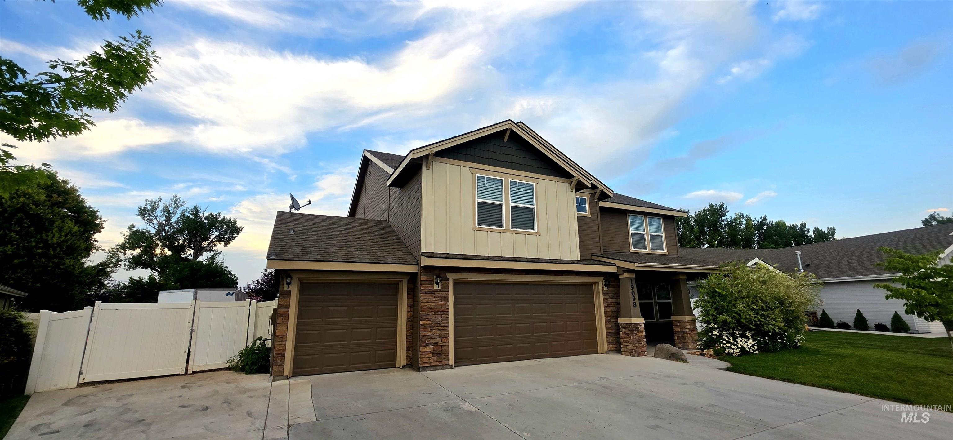 19098 Kenney Way, Caldwell, Idaho 83605, 4 Bedrooms, 2.5 Bathrooms, Residential For Sale, Price $515,000,MLS 98992282