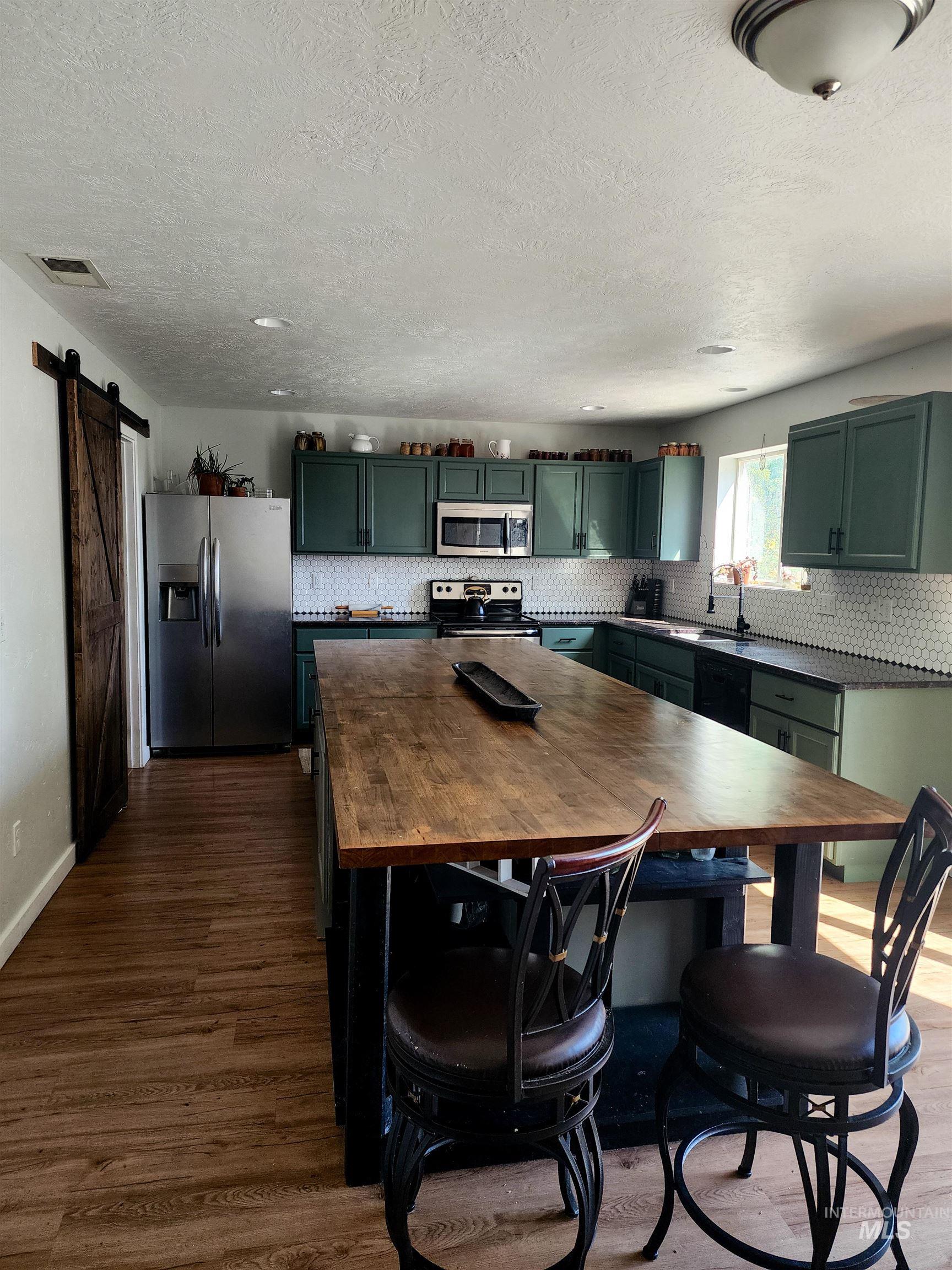 19098 Kenney Way, Caldwell, Idaho 83605, 4 Bedrooms, 2.5 Bathrooms, Residential For Sale, Price $515,000,MLS 98992282