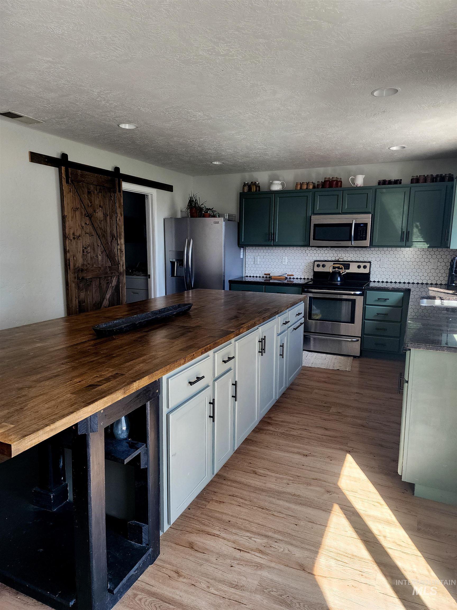 19098 Kenney Way, Caldwell, Idaho 83605, 4 Bedrooms, 2.5 Bathrooms, Residential For Sale, Price $515,000,MLS 98992282