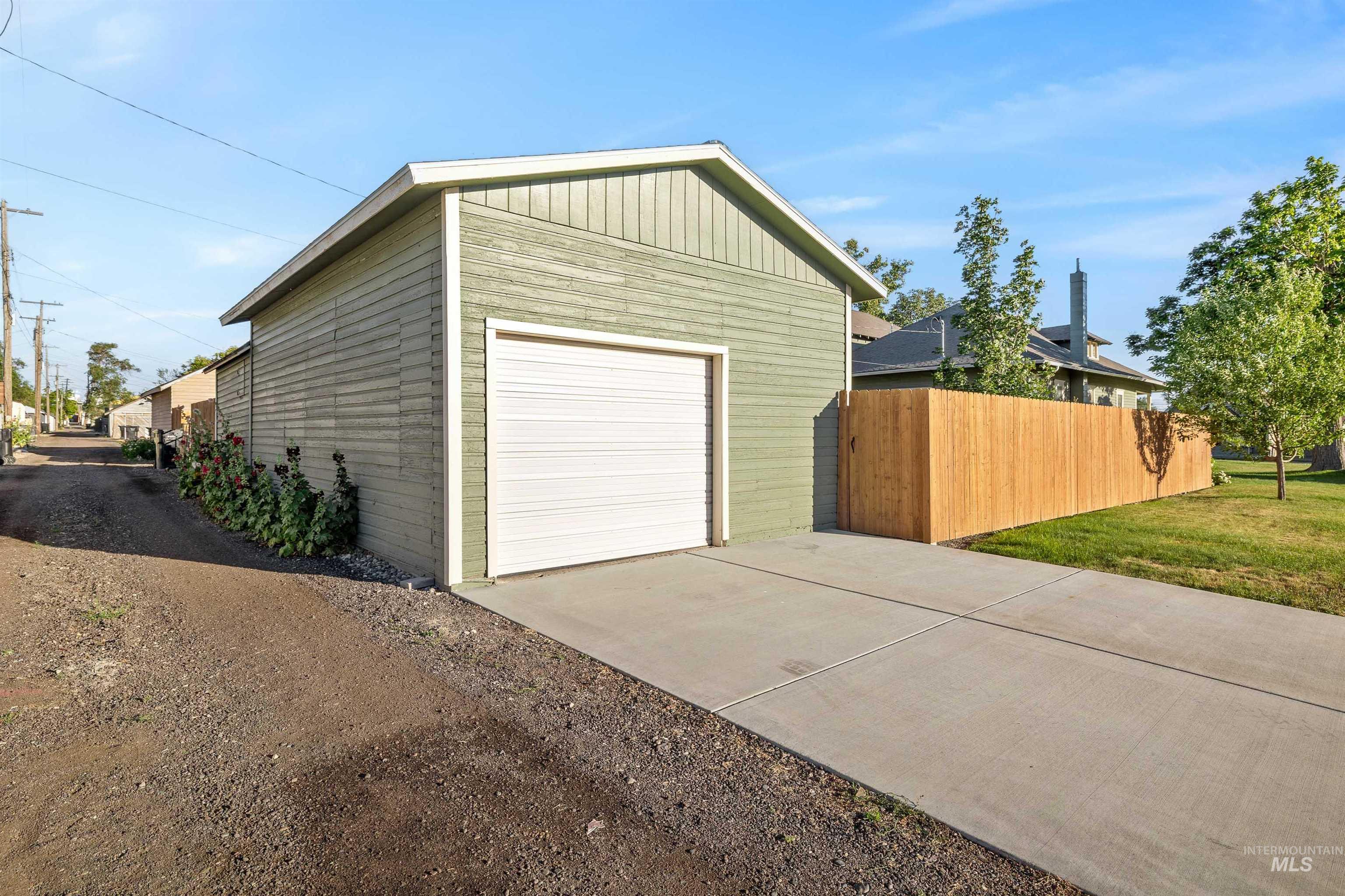 226 9th Ave. N, Buhl, Idaho 83316, 5 Bedrooms, 2 Bathrooms, Residential For Sale, Price $489,900, 98992286
