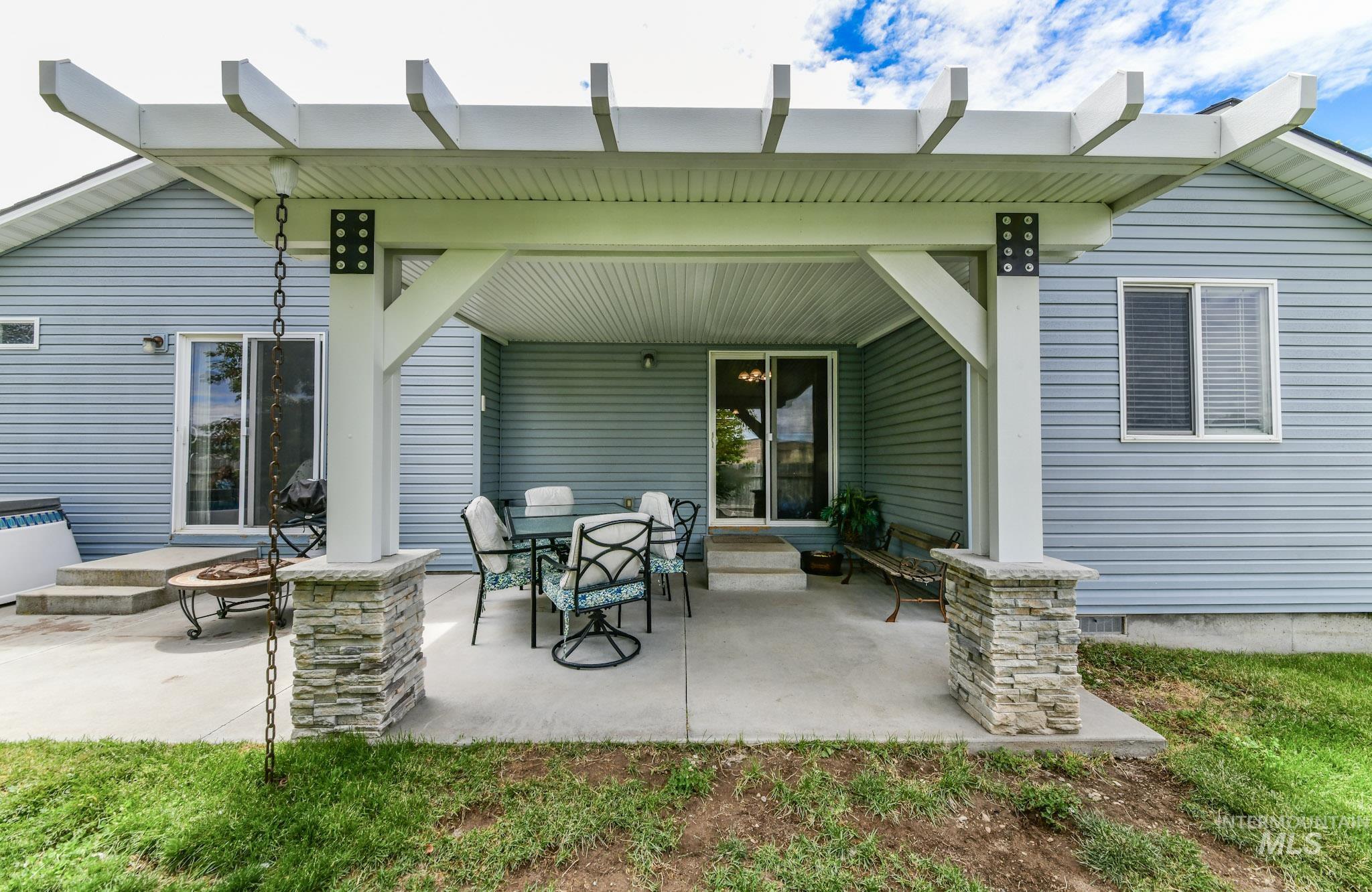 3212 Dry Springs, Nampa, Idaho 83686, 4 Bedrooms, 2 Bathrooms, Residential For Sale, Price $395,000, 98992289