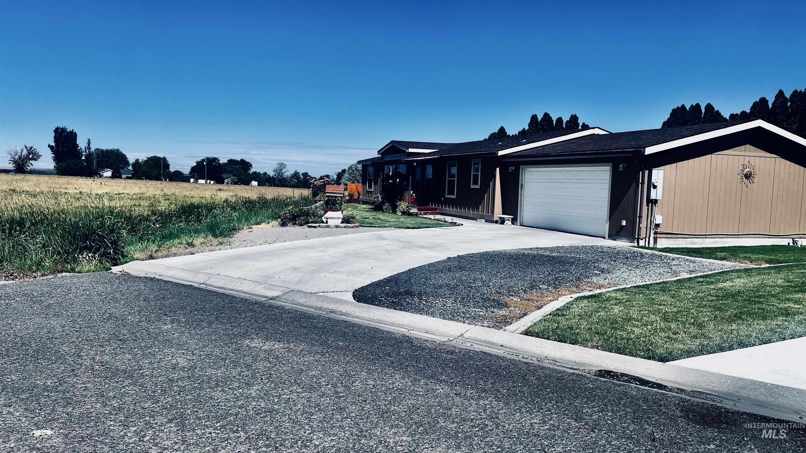 910 Moonglo Rd, Buhl, Idaho 83316, 2 Bedrooms, 2 Bathrooms, Residential For Sale, Price $175,000, 98992294