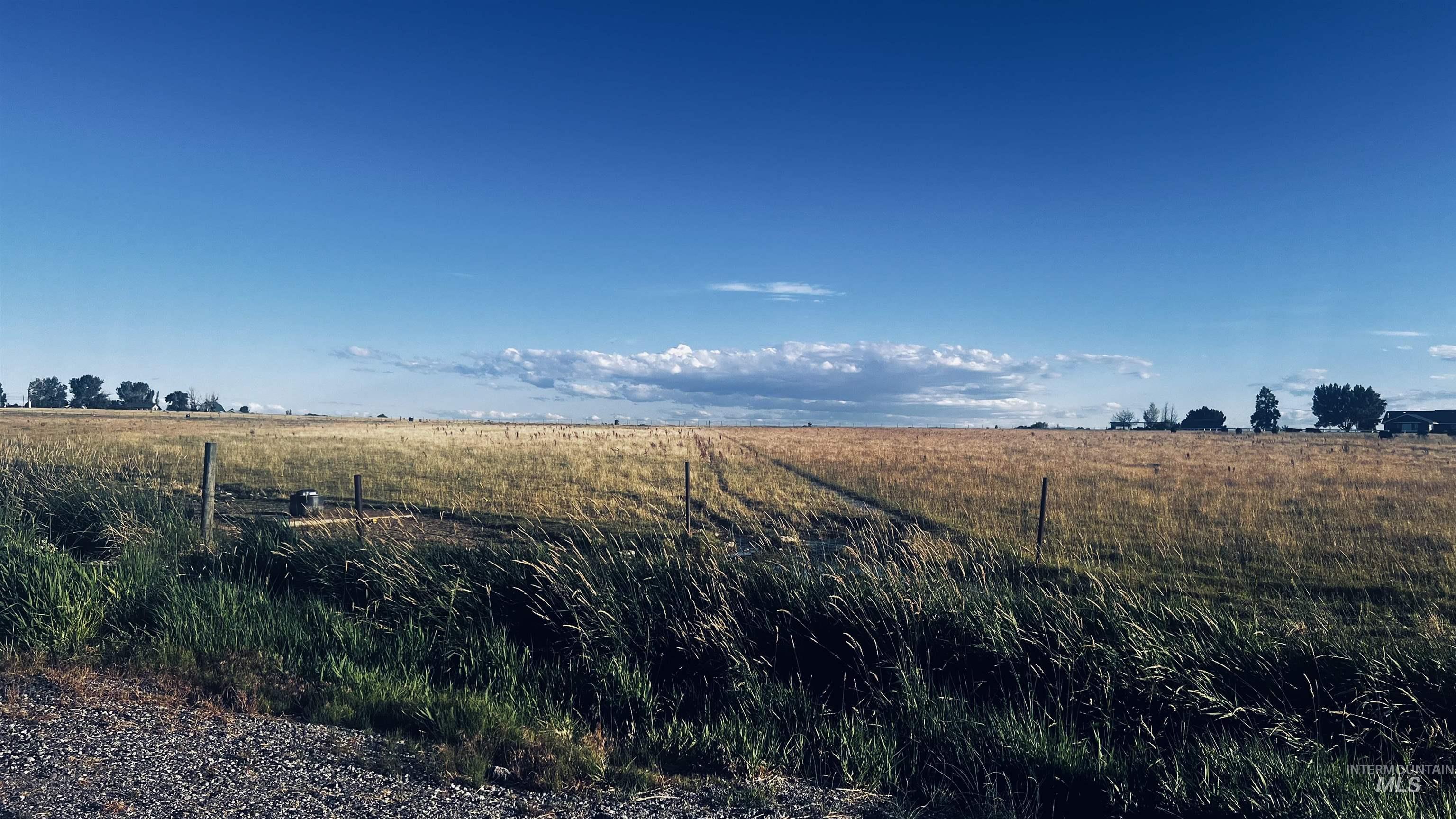 910 Moonglo Rd, Buhl, Idaho 83316, 2 Bedrooms, 2 Bathrooms, Residential For Sale, Price $175,000, 98992294