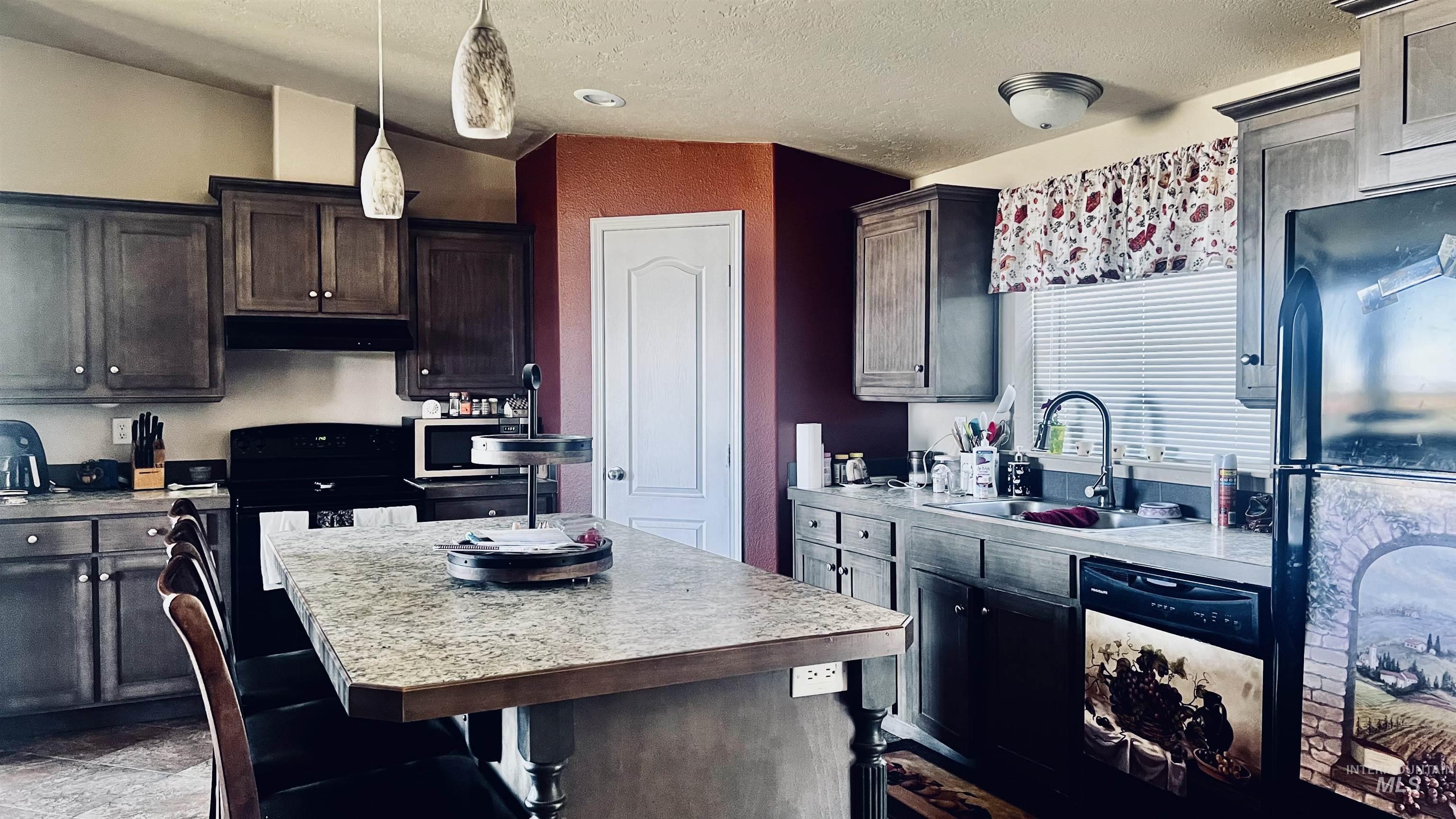 910 Moonglo Rd, Buhl, Idaho 83316, 2 Bedrooms, 2 Bathrooms, Residential For Sale, Price $175,000, 98992294