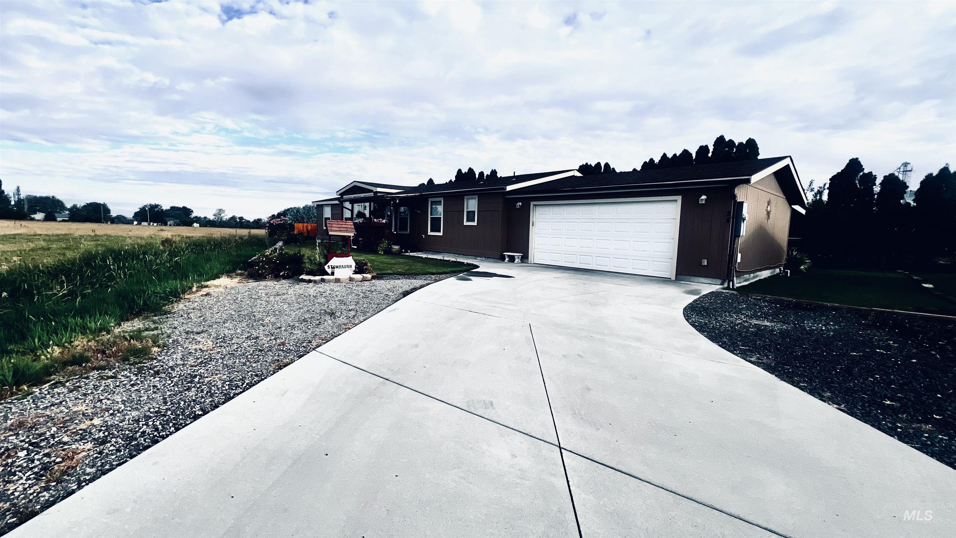 910 Moonglo Rd, Buhl, Idaho 83316, 2 Bedrooms, 2 Bathrooms, Residential For Sale, Price $175,000, 98992294