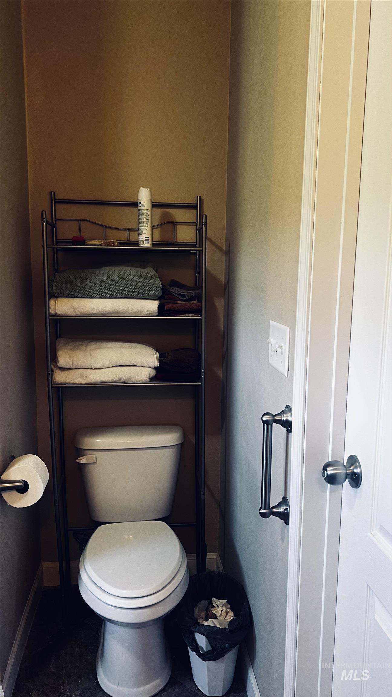 910 Moonglo Rd, Buhl, Idaho 83316, 2 Bedrooms, 2 Bathrooms, Residential For Sale, Price $175,000, 98992294