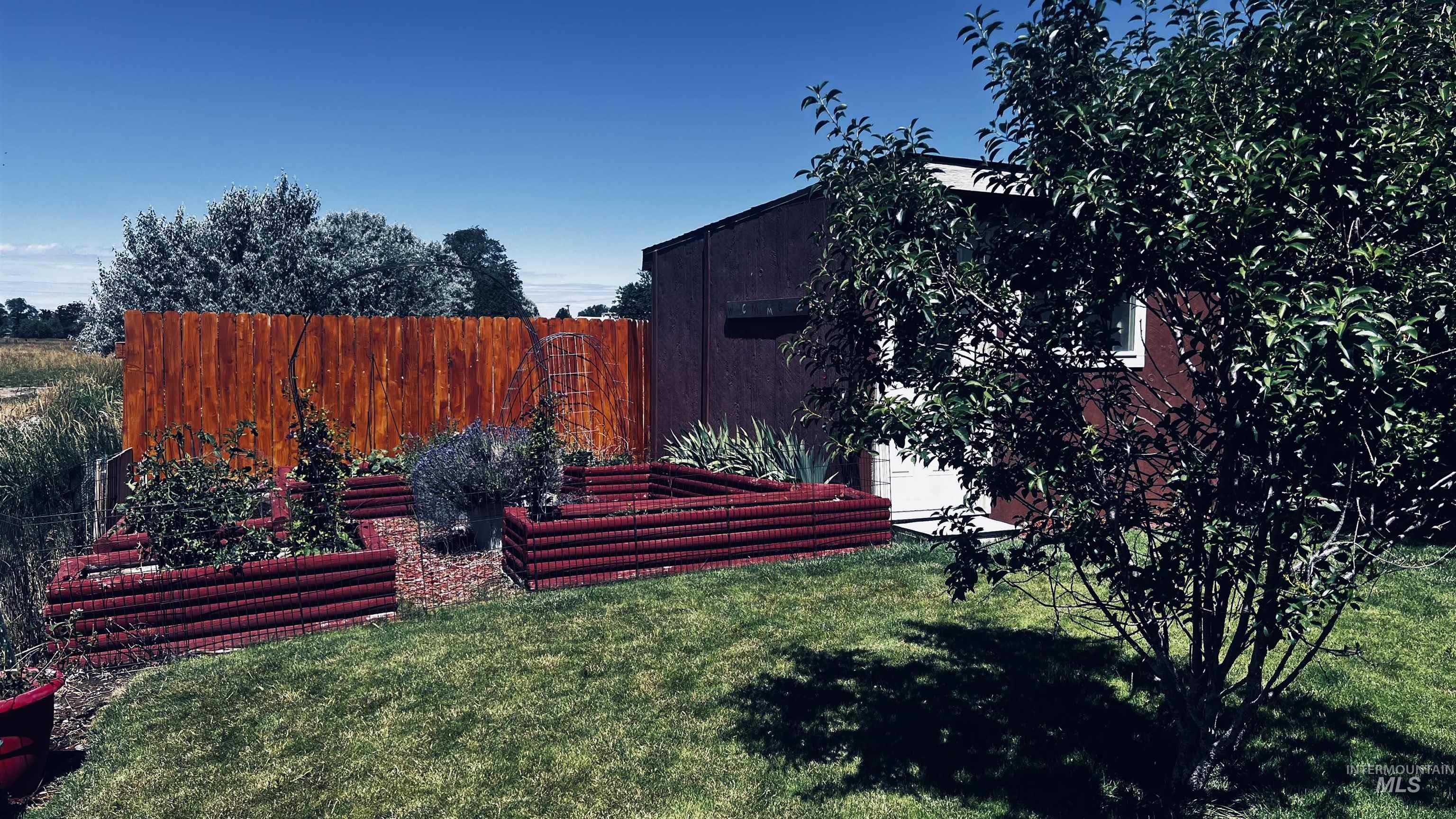 910 Moonglo Rd, Buhl, Idaho 83316, 2 Bedrooms, 2 Bathrooms, Residential For Sale, Price $175,000, 98992294