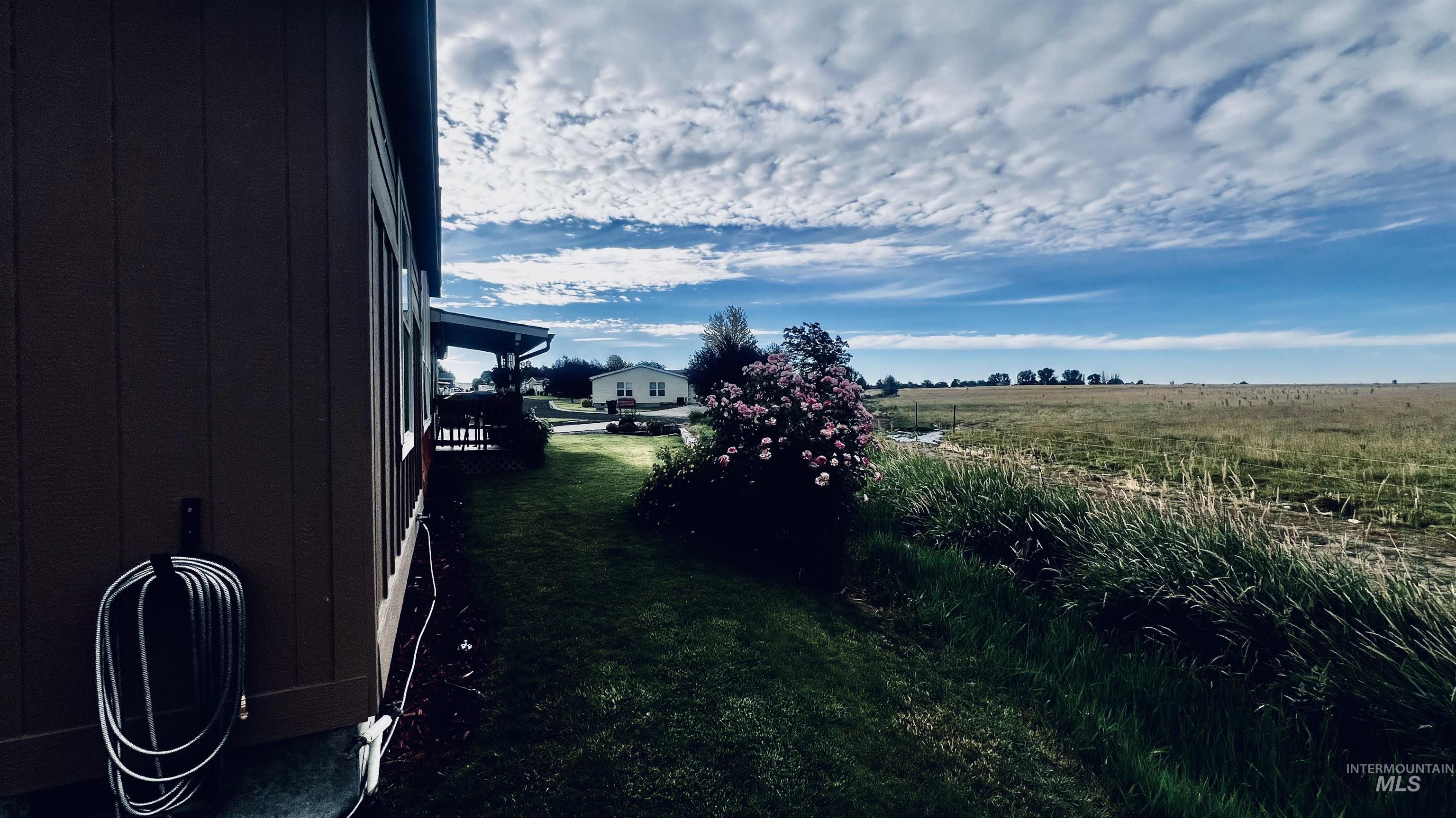 910 Moonglo Rd, Buhl, Idaho 83316, 2 Bedrooms, 2 Bathrooms, Residential For Sale, Price $175,000, 98992294