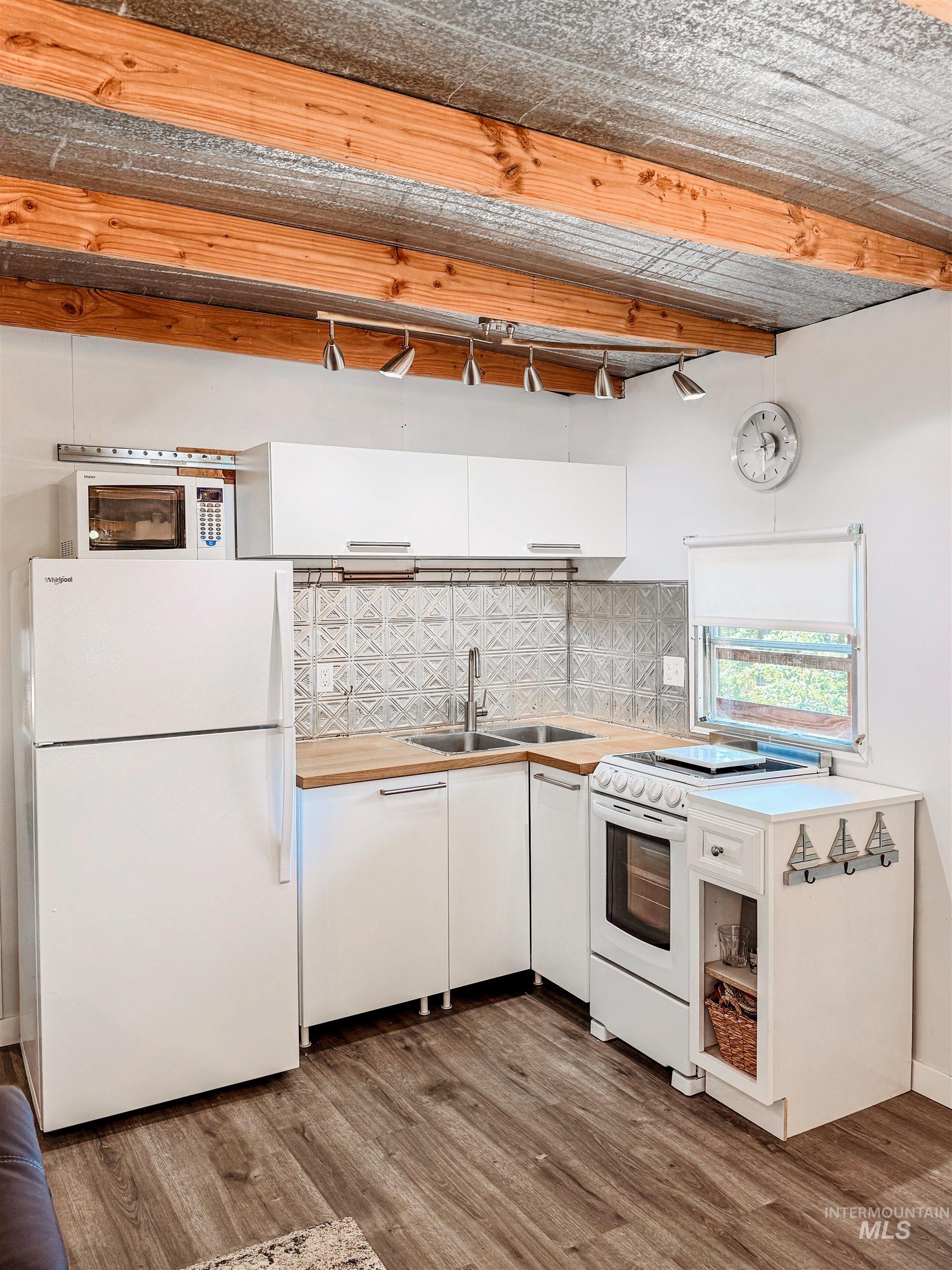 1309 Laurel Drive, Cascade, Idaho 83611, 1 Bedroom, 1 Bathroom, Residential For Sale, Price $350,000, 98992299