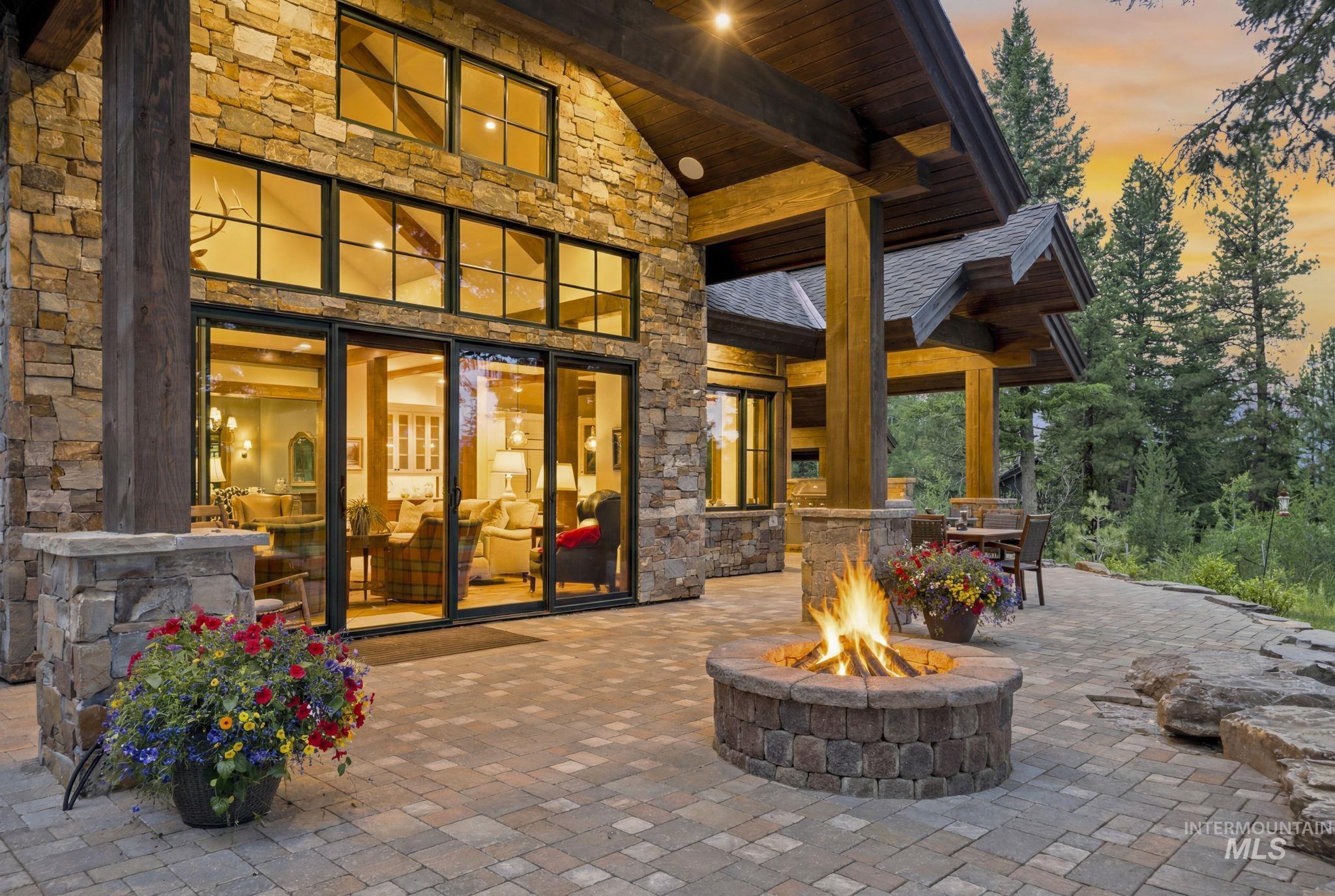 976 Discovery Drive, Donnelly, Idaho 83615, 4 Bedrooms, 6 Bathrooms, Residential For Sale, Price $3,999,000,MLS 98992301