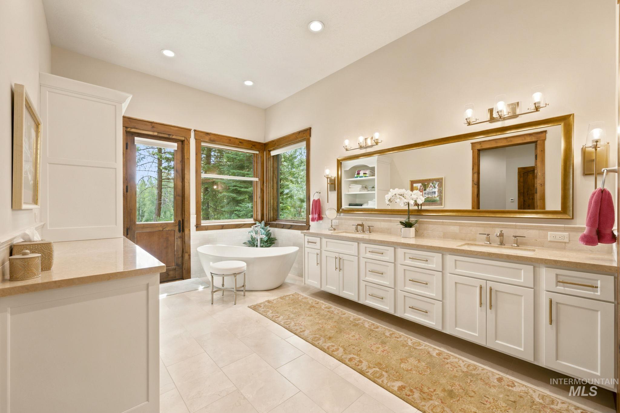 976 Discovery Drive, Donnelly, Idaho 83615, 4 Bedrooms, 6 Bathrooms, Residential For Sale, Price $3,999,000,MLS 98992301