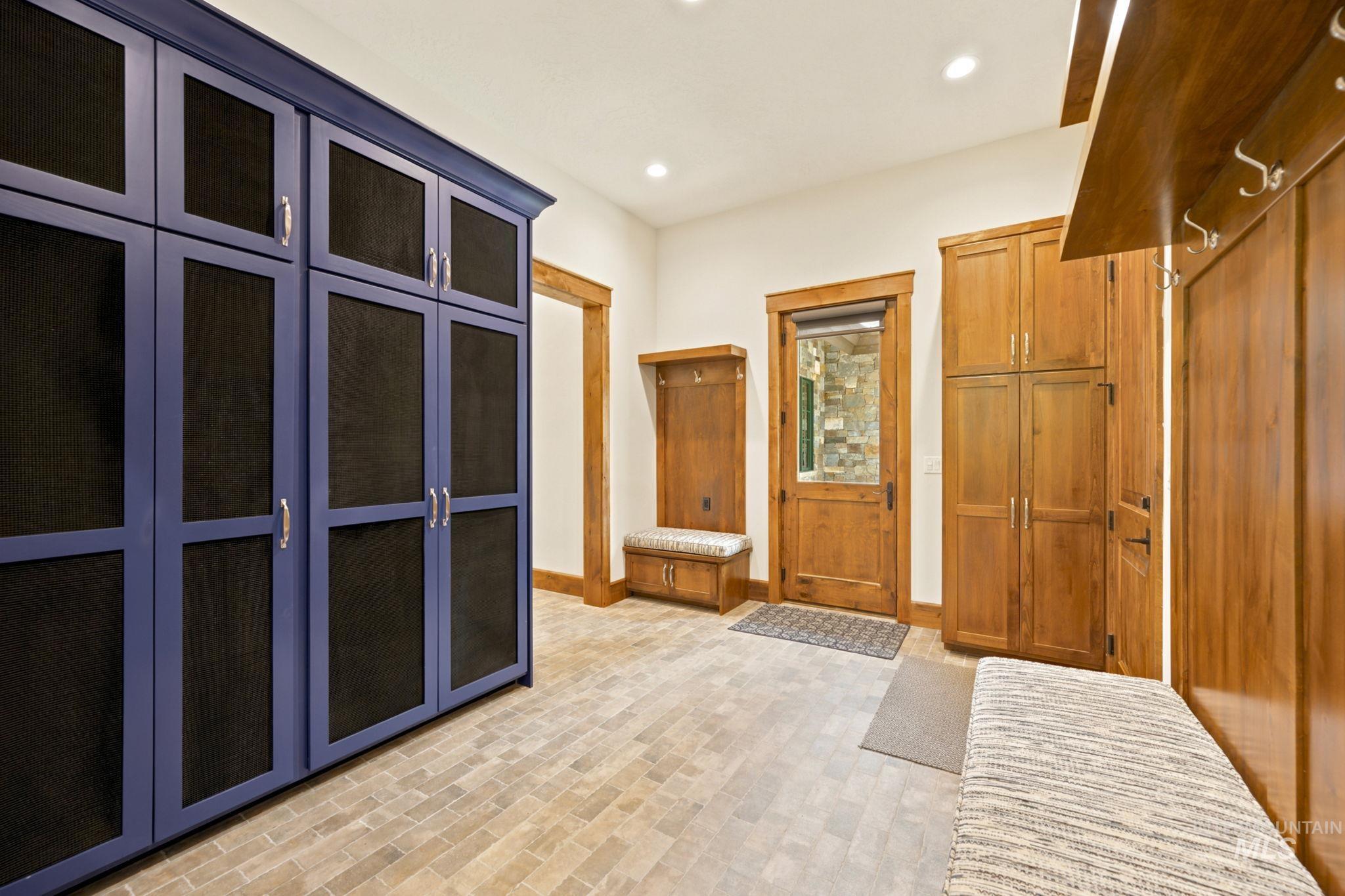976 Discovery Drive, Donnelly, Idaho 83615, 4 Bedrooms, 6 Bathrooms, Residential For Sale, Price $3,999,000,MLS 98992301