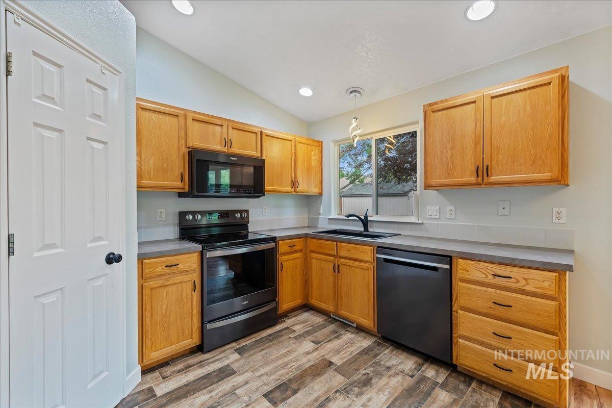1255 N Tumbler Dr, Kuna, Idaho 83634, 3 Bedrooms, 2 Bathrooms, Residential For Sale, Price $380,000, 98992304