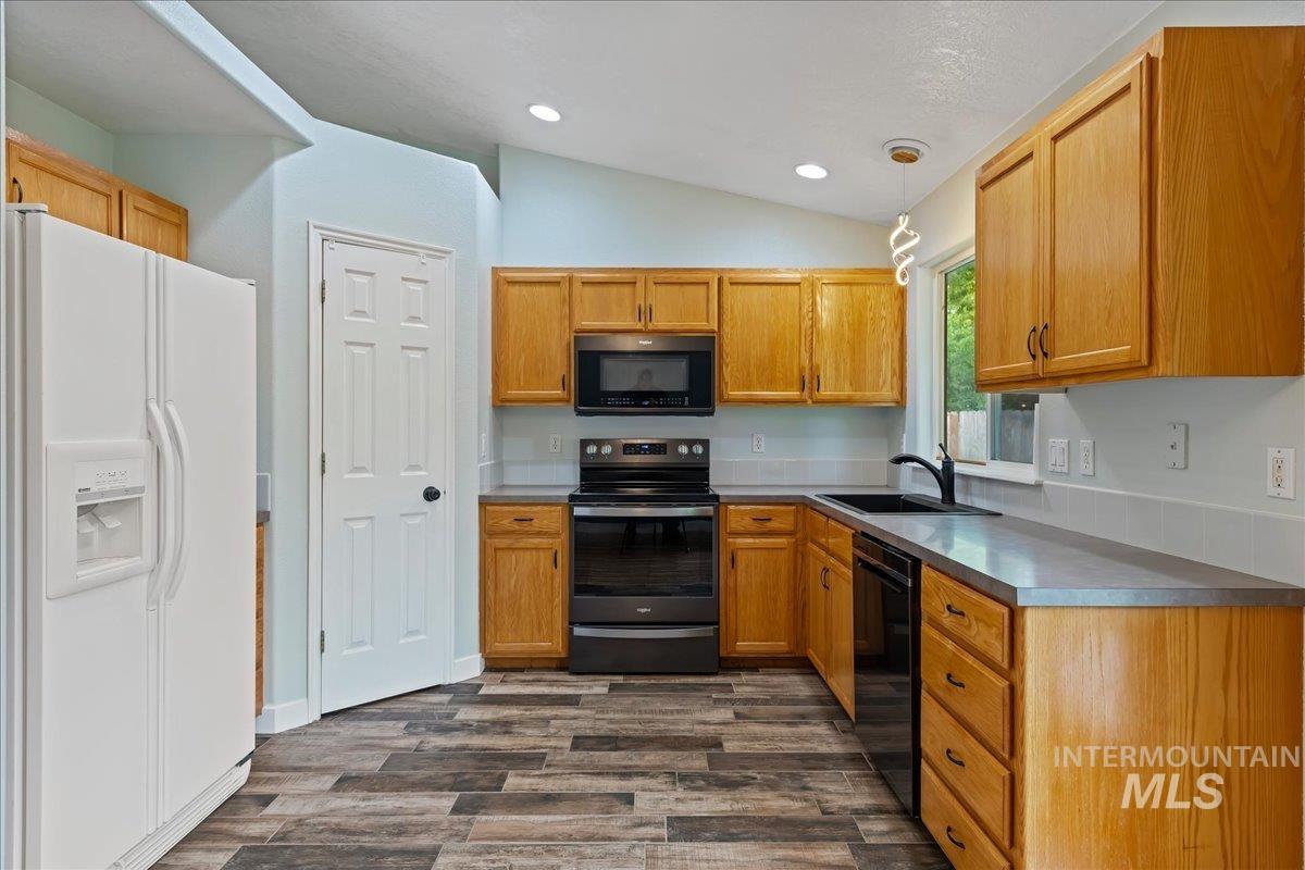 1255 N Tumbler Dr, Kuna, Idaho 83634, 3 Bedrooms, 2 Bathrooms, Residential For Sale, Price $380,000, 98992304