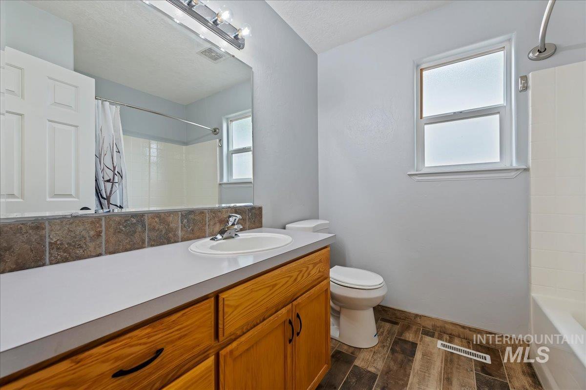 1255 N Tumbler Dr, Kuna, Idaho 83634, 3 Bedrooms, 2 Bathrooms, Residential For Sale, Price $380,000, 98992304