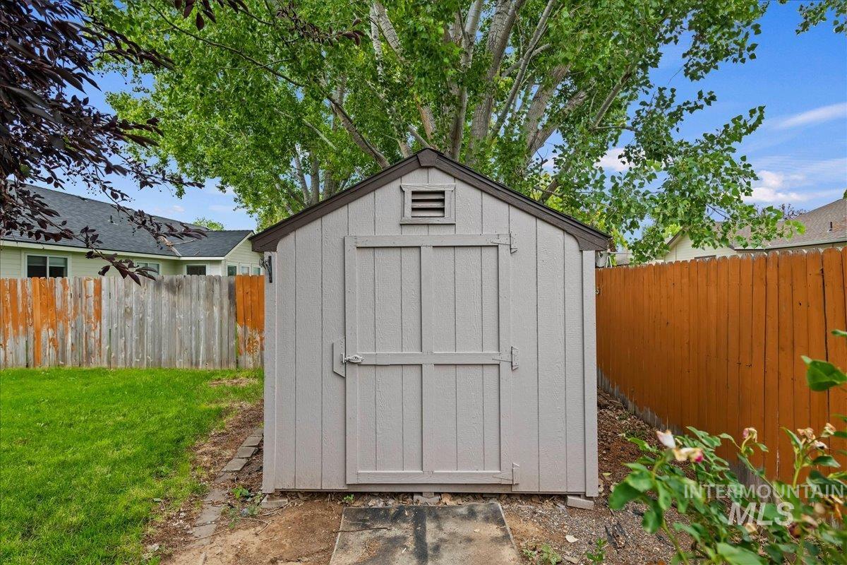 1255 N Tumbler Dr, Kuna, Idaho 83634, 3 Bedrooms, 2 Bathrooms, Residential For Sale, Price $380,000, 98992304