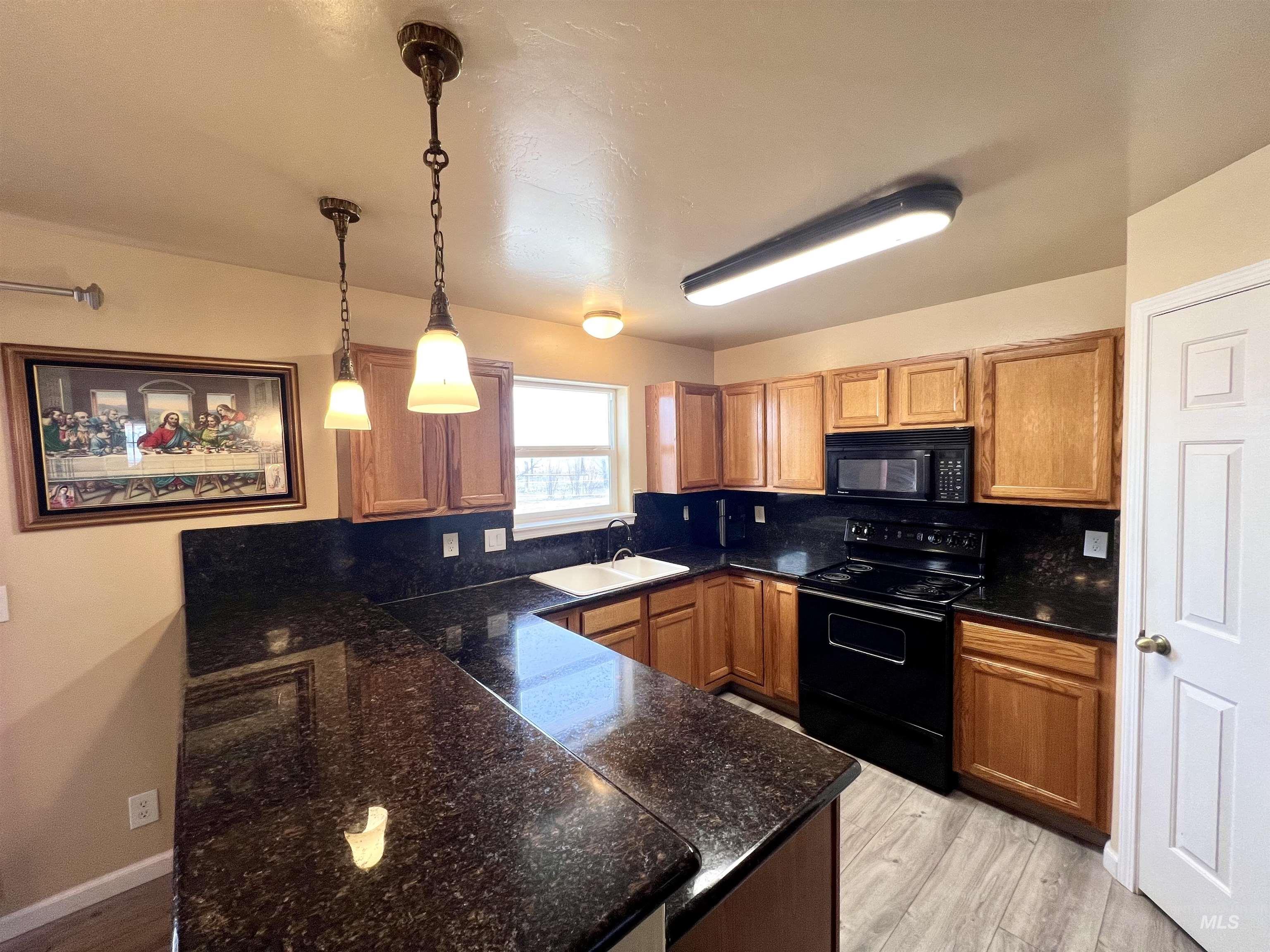 842 W 400 S, Heyburn, Idaho 83336, 4 Bedrooms, 2 Bathrooms, Residential For Sale, Price $610,000, 98992307