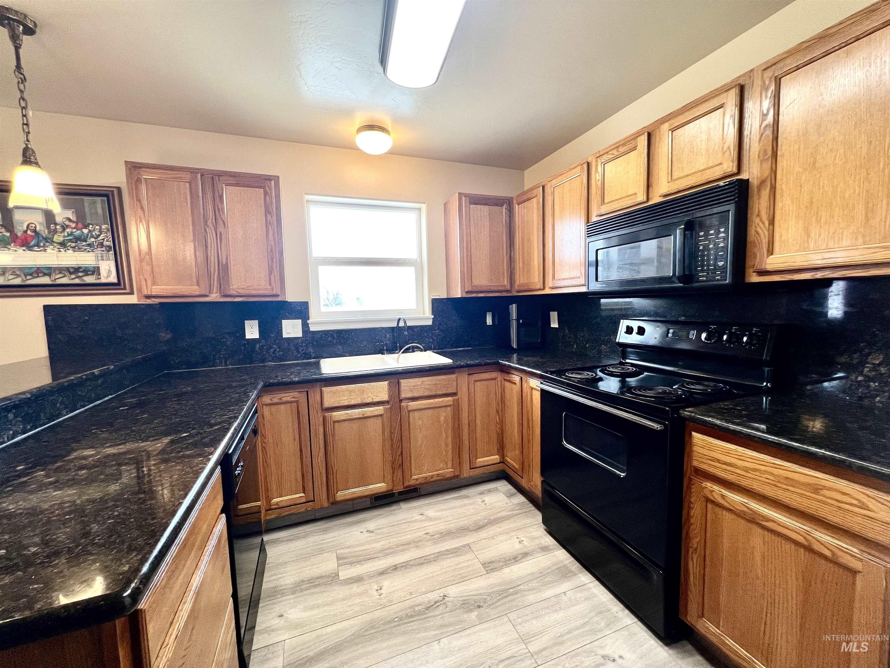 842 W 400 S, Heyburn, Idaho 83336, 4 Bedrooms, 2 Bathrooms, Residential For Sale, Price $610,000, 98992307