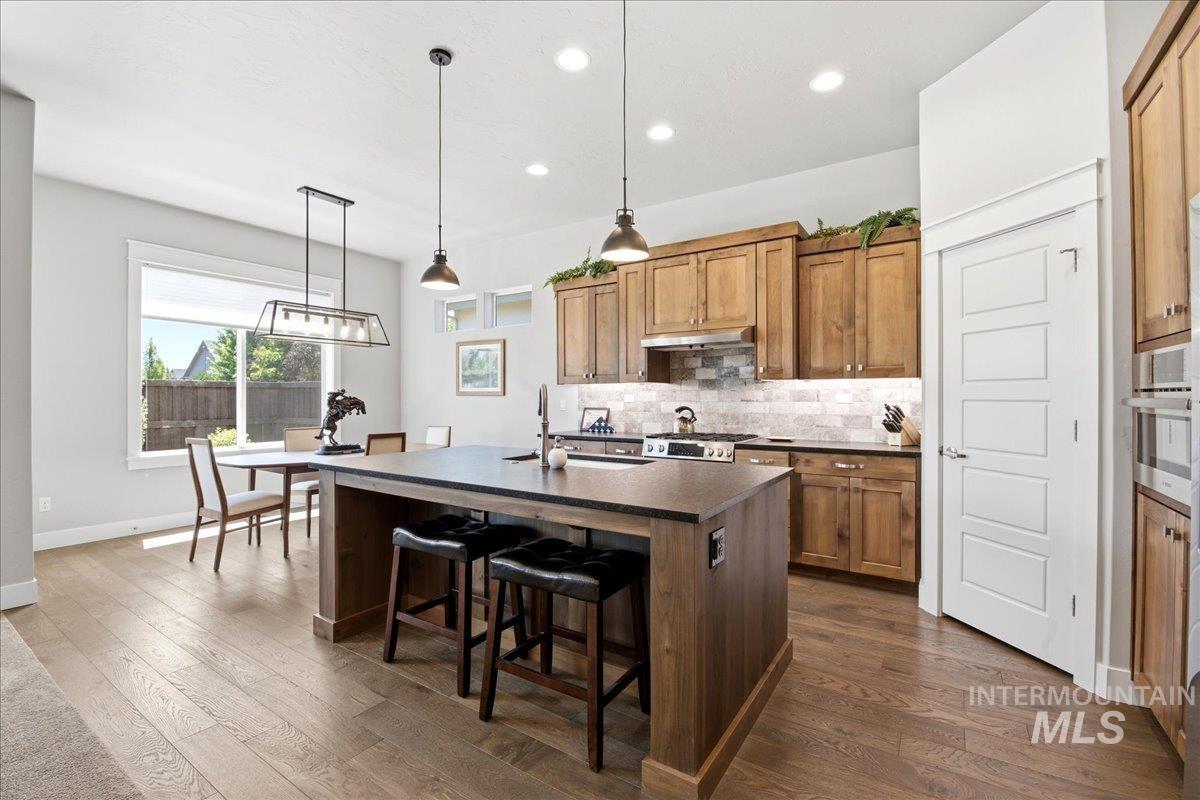 105 W Lockhart, Meridian, Idaho 83646, 3 Bedrooms, 2 Bathrooms, Residential For Sale, Price $549,900, 98992311