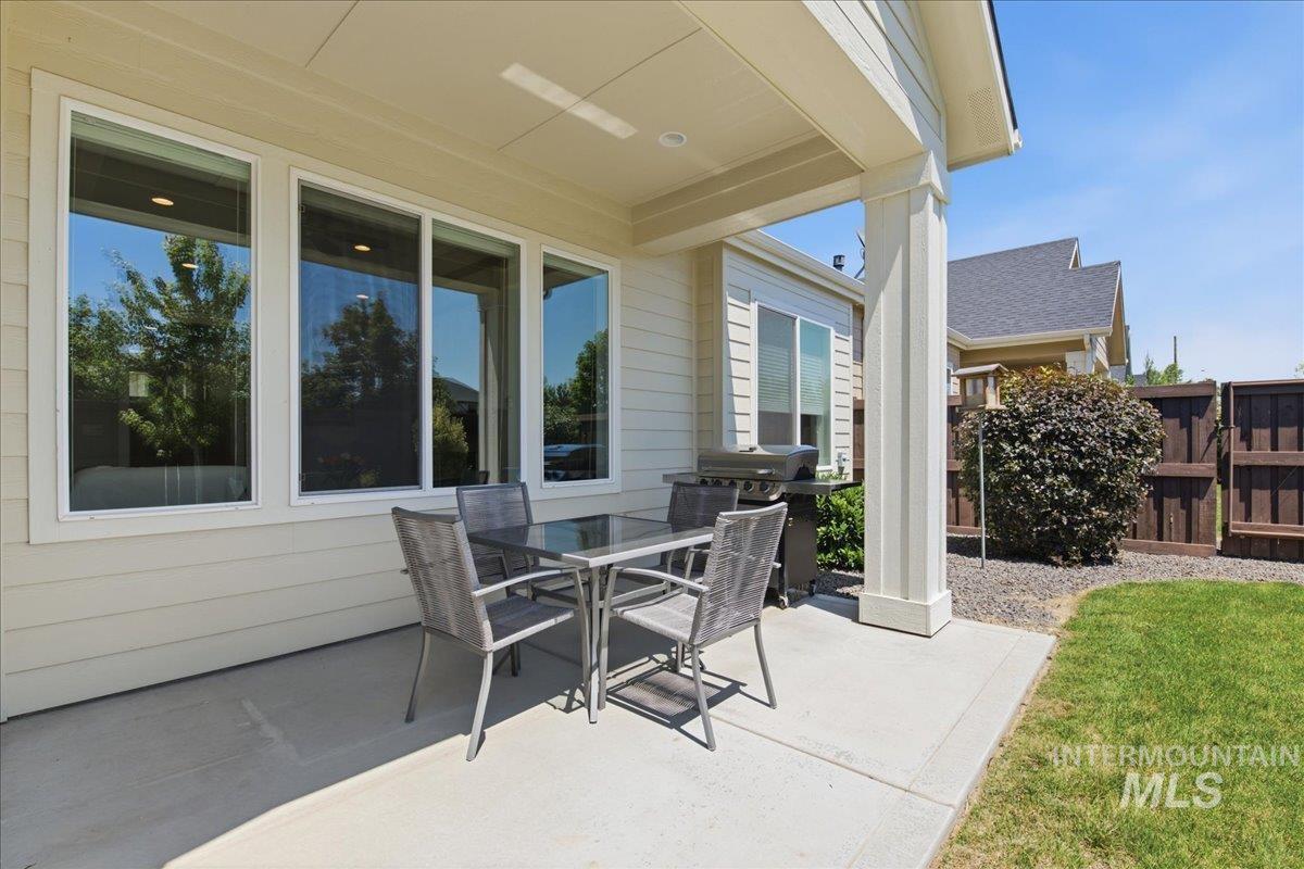 105 W Lockhart, Meridian, Idaho 83646, 3 Bedrooms, 2 Bathrooms, Residential For Sale, Price $549,900, 98992311