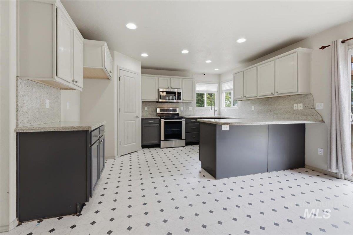 11860 Huckleberry Dr, Nampa, Idaho 83651, 3 Bedrooms, 2.5 Bathrooms, Residential For Sale, Price $409,900, 98992320