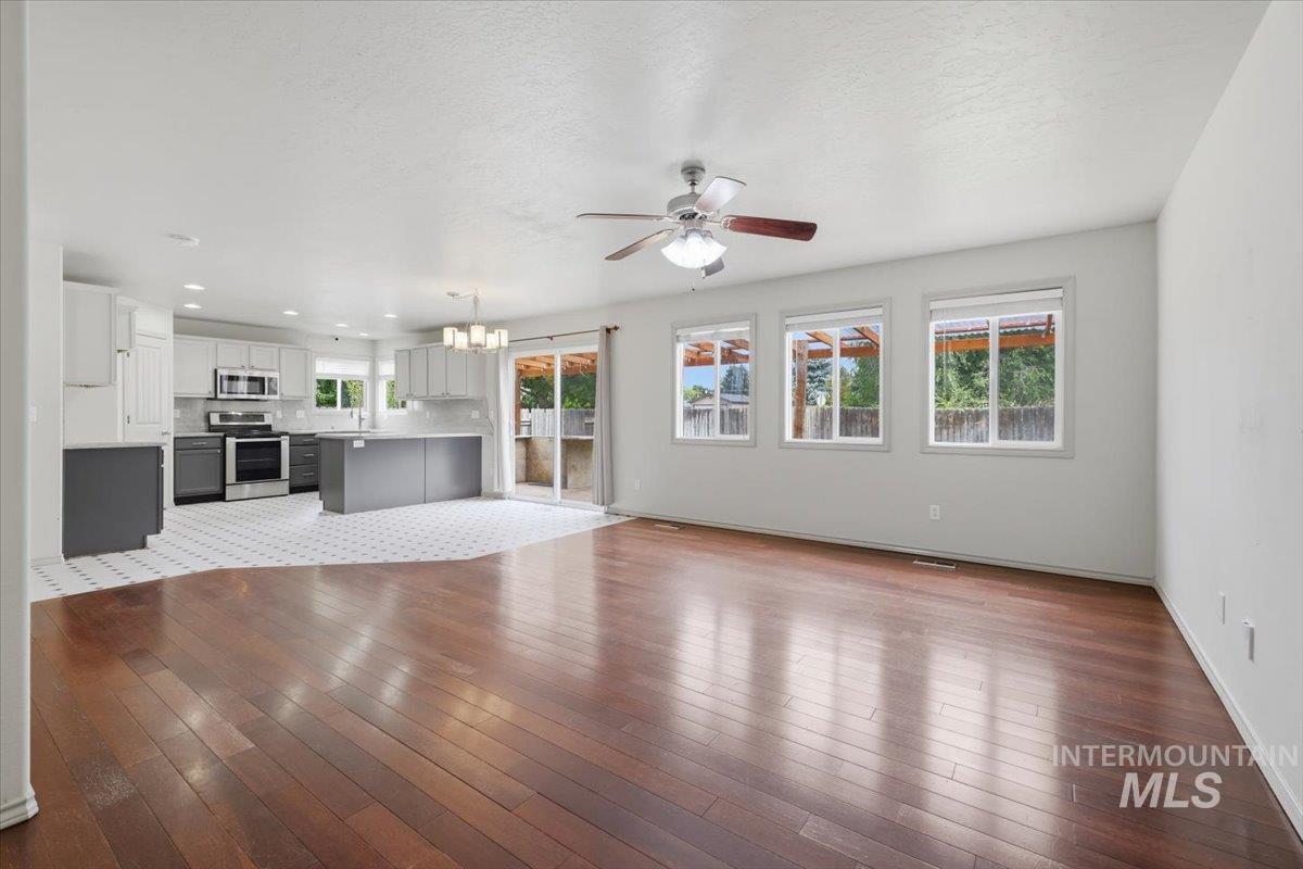 11860 Huckleberry Dr, Nampa, Idaho 83651, 3 Bedrooms, 2.5 Bathrooms, Residential For Sale, Price $409,900, 98992320