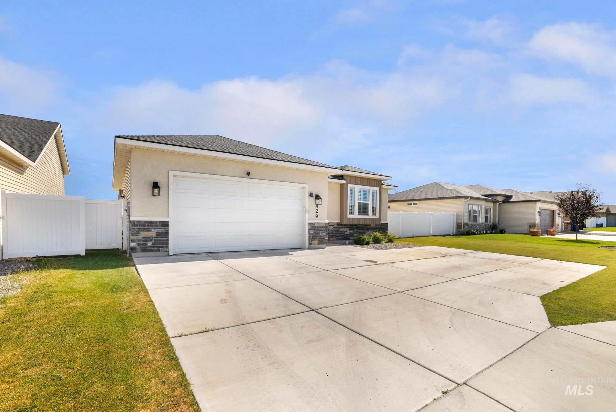 429 Southwood Ave W, Twin Falls, Idaho 83301-2013, 3 Bedrooms, 2 Bathrooms, Residential For Sale, Price $365,000, 98992321