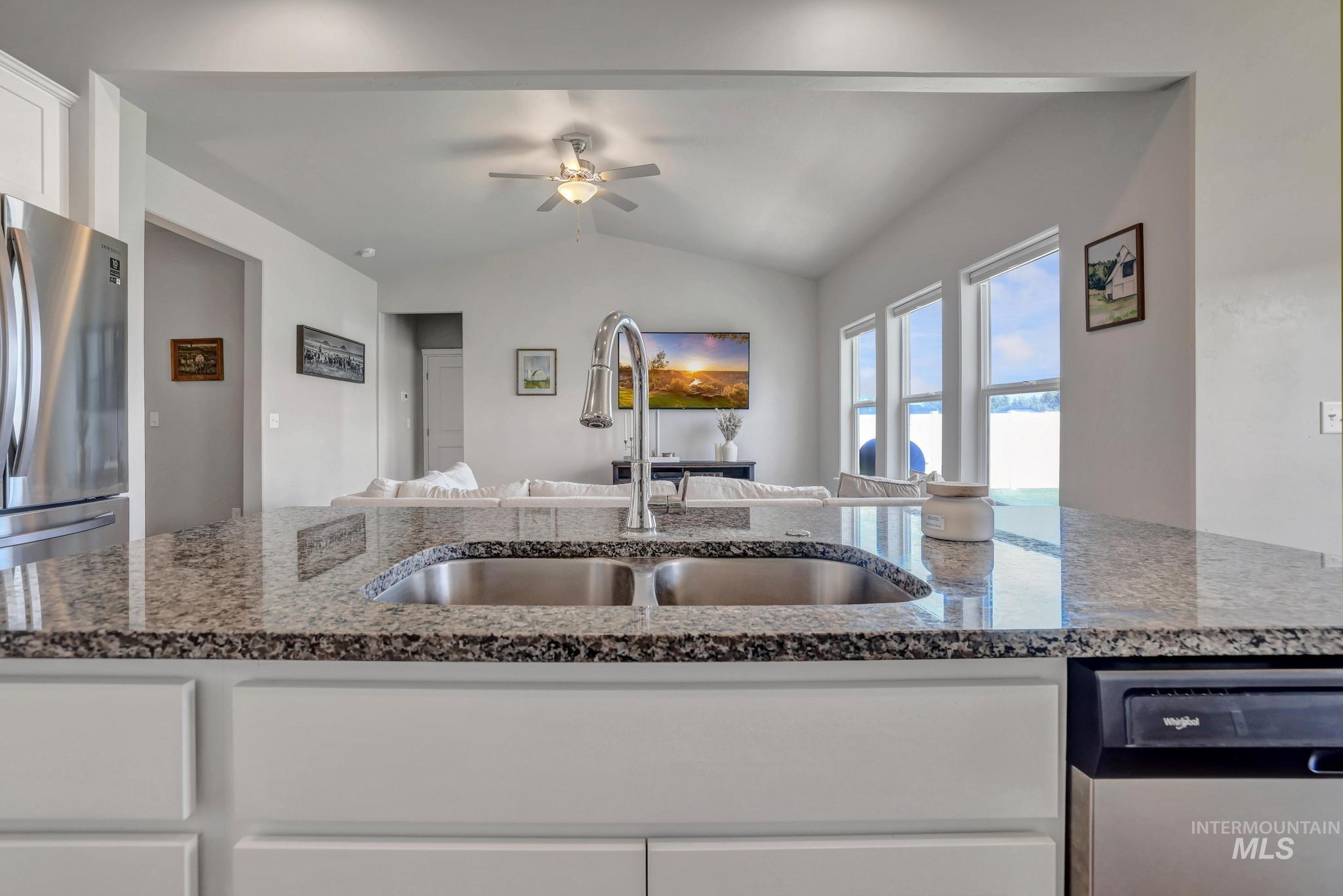 429 Southwood Ave W, Twin Falls, Idaho 83301-2013, 3 Bedrooms, 2 Bathrooms, Residential For Sale, Price $365,000, 98992321