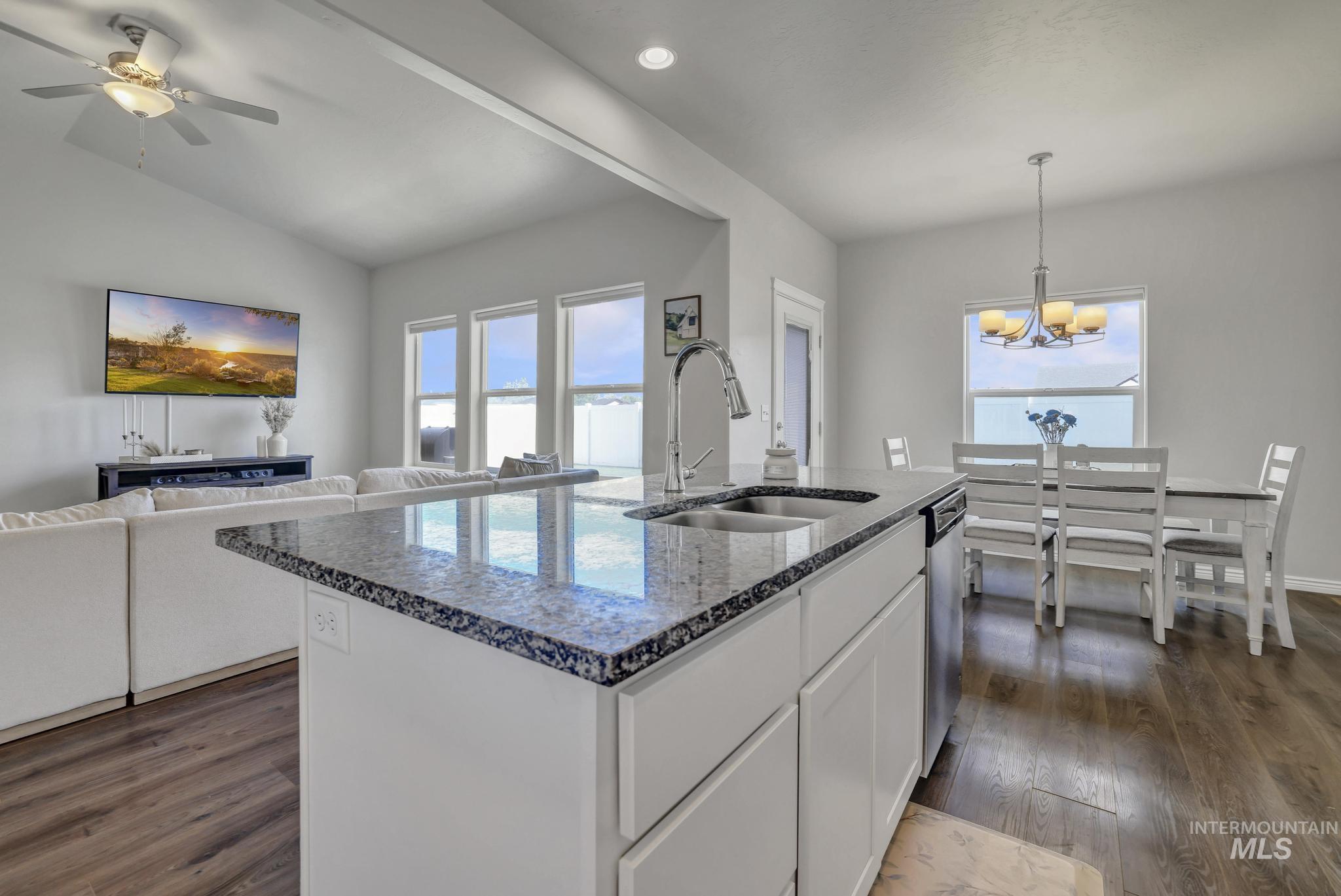 429 Southwood Ave W, Twin Falls, Idaho 83301-2013, 3 Bedrooms, 2 Bathrooms, Residential For Sale, Price $365,000, 98992321