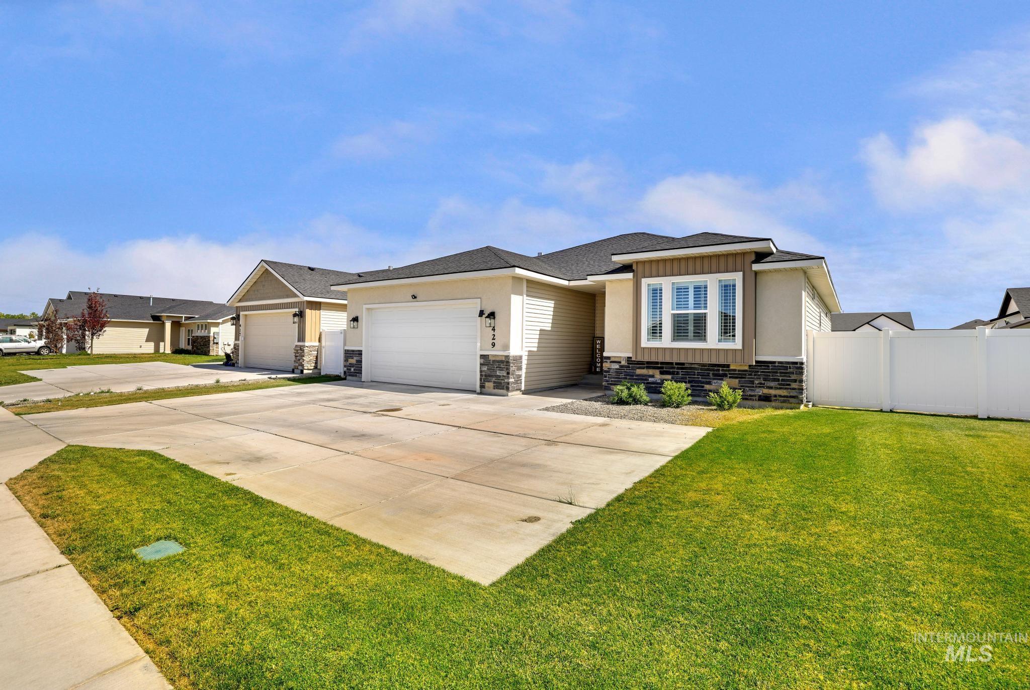 429 Southwood Ave W, Twin Falls, Idaho 83301-2013, 3 Bedrooms, 2 Bathrooms, Residential For Sale, Price $365,000, 98992321