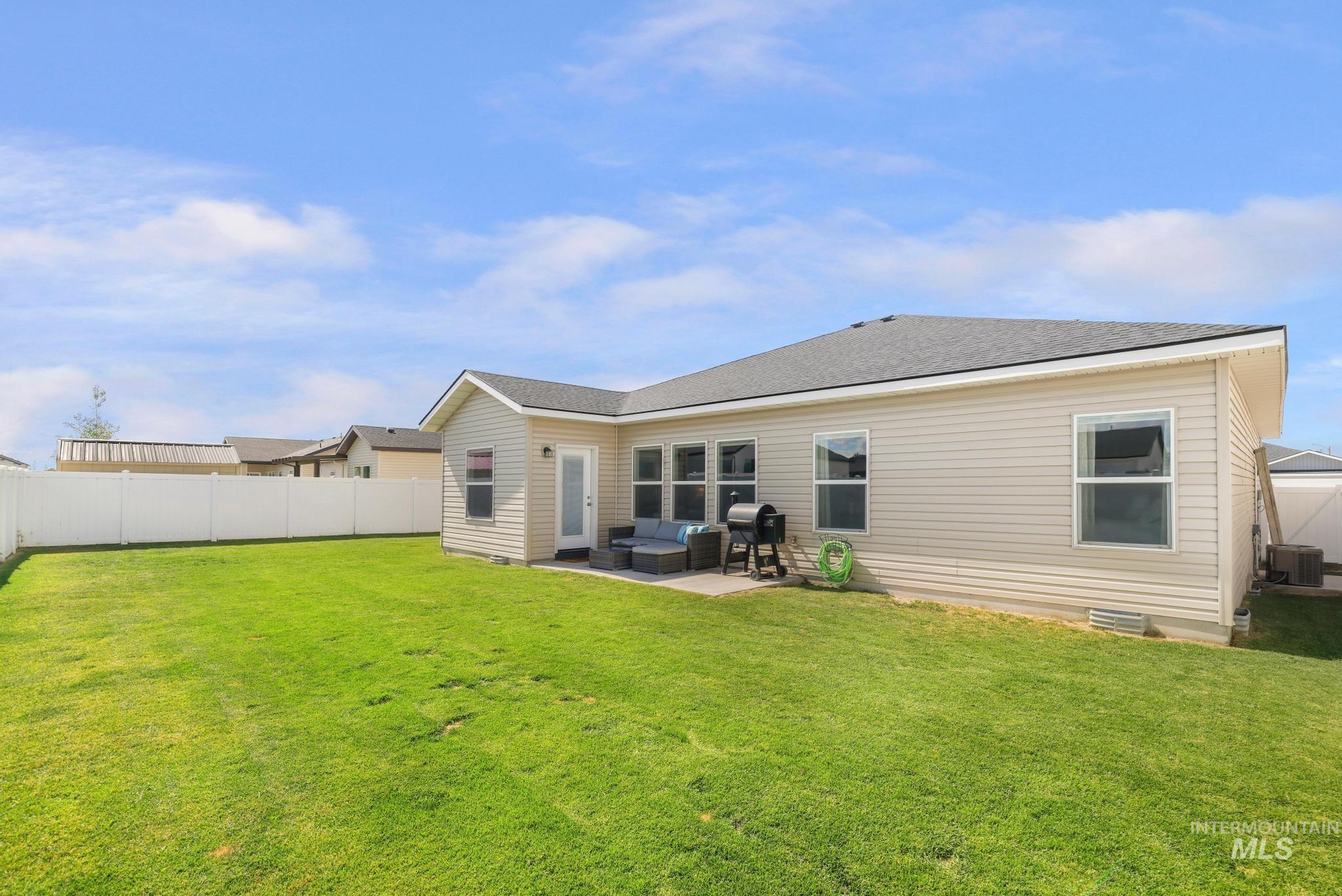 429 Southwood Ave W, Twin Falls, Idaho 83301-2013, 3 Bedrooms, 2 Bathrooms, Residential For Sale, Price $365,000, 98992321
