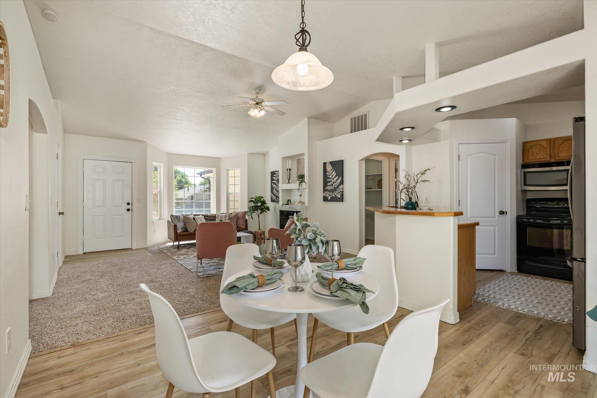581 N Shady Grove Way, Kuna, Idaho 83634-2160, 3 Bedrooms, 2 Bathrooms, Residential For Sale, Price $375,000, 98992331