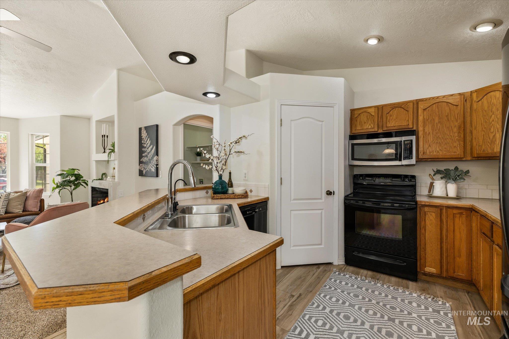 581 N Shady Grove Way, Kuna, Idaho 83634-2160, 3 Bedrooms, 2 Bathrooms, Residential For Sale, Price $375,000, 98992331