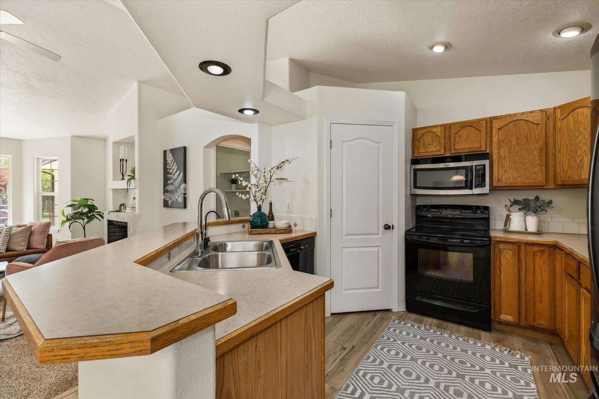 581 N Shady Grove Way, Kuna, Idaho 83634-2160, 3 Bedrooms, 2 Bathrooms, Residential For Sale, Price $375,000, 98992331