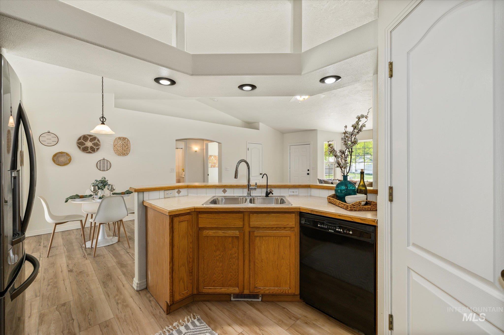 581 N Shady Grove Way, Kuna, Idaho 83634-2160, 3 Bedrooms, 2 Bathrooms, Residential For Sale, Price $375,000, 98992331
