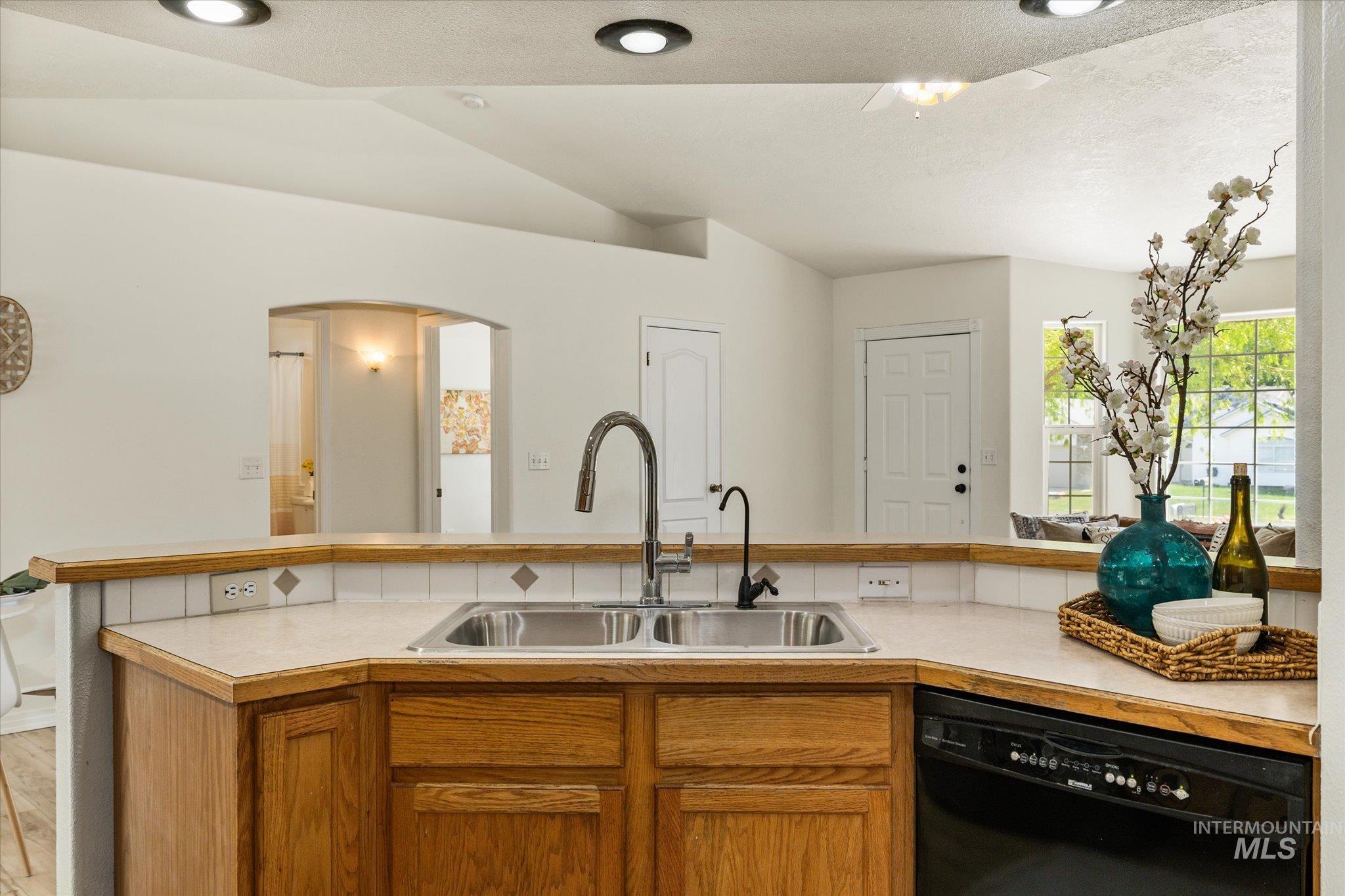 581 N Shady Grove Way, Kuna, Idaho 83634-2160, 3 Bedrooms, 2 Bathrooms, Residential For Sale, Price $375,000, 98992331
