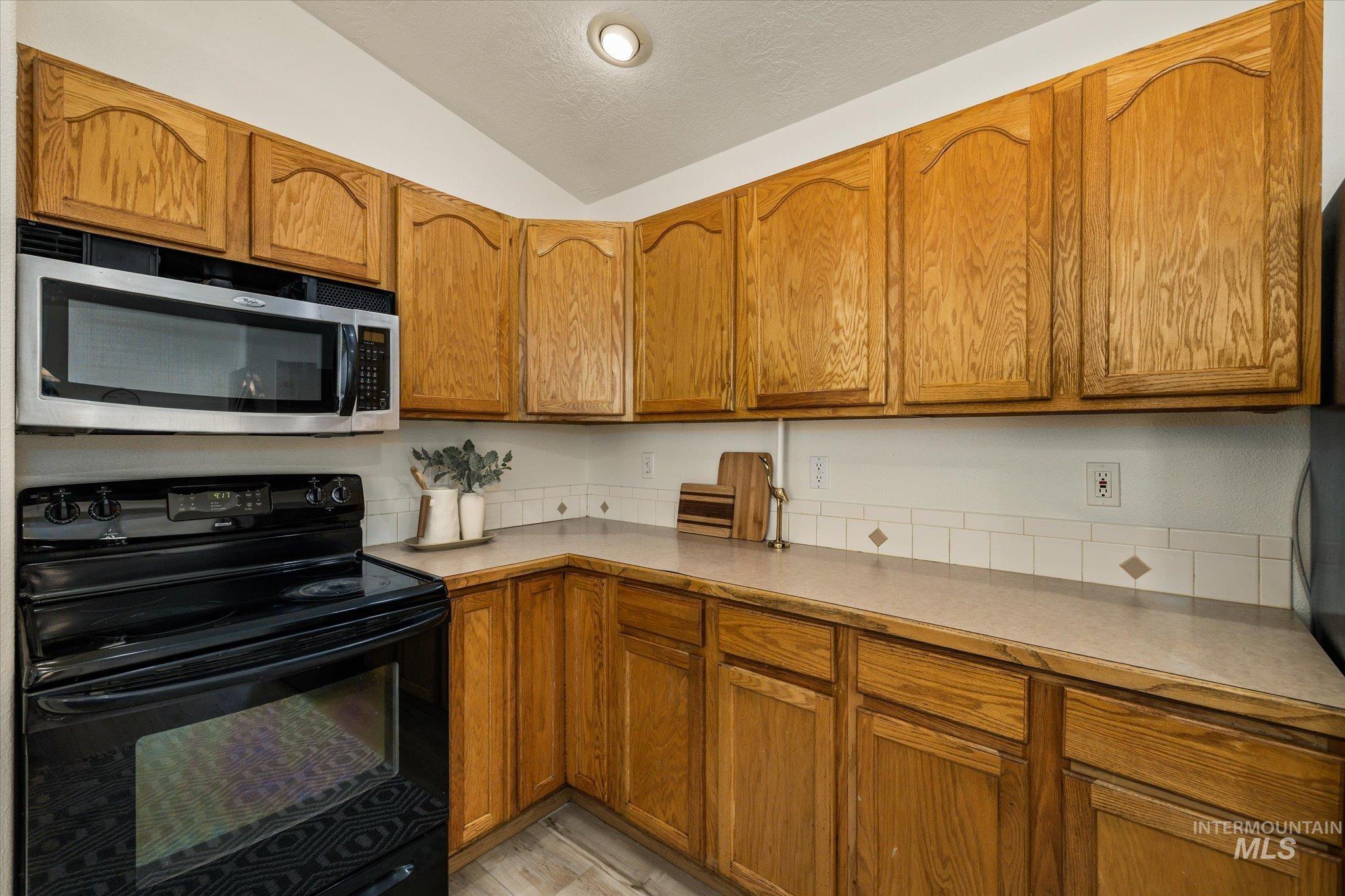 581 N Shady Grove Way, Kuna, Idaho 83634-2160, 3 Bedrooms, 2 Bathrooms, Residential For Sale, Price $375,000, 98992331