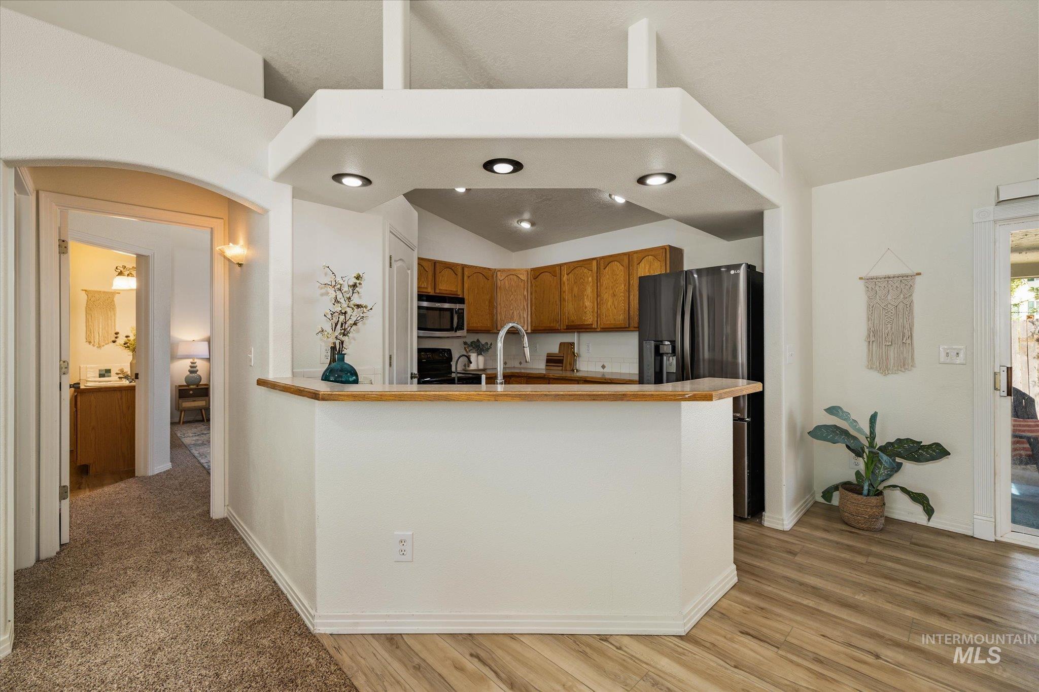 581 N Shady Grove Way, Kuna, Idaho 83634-2160, 3 Bedrooms, 2 Bathrooms, Residential For Sale, Price $375,000, 98992331