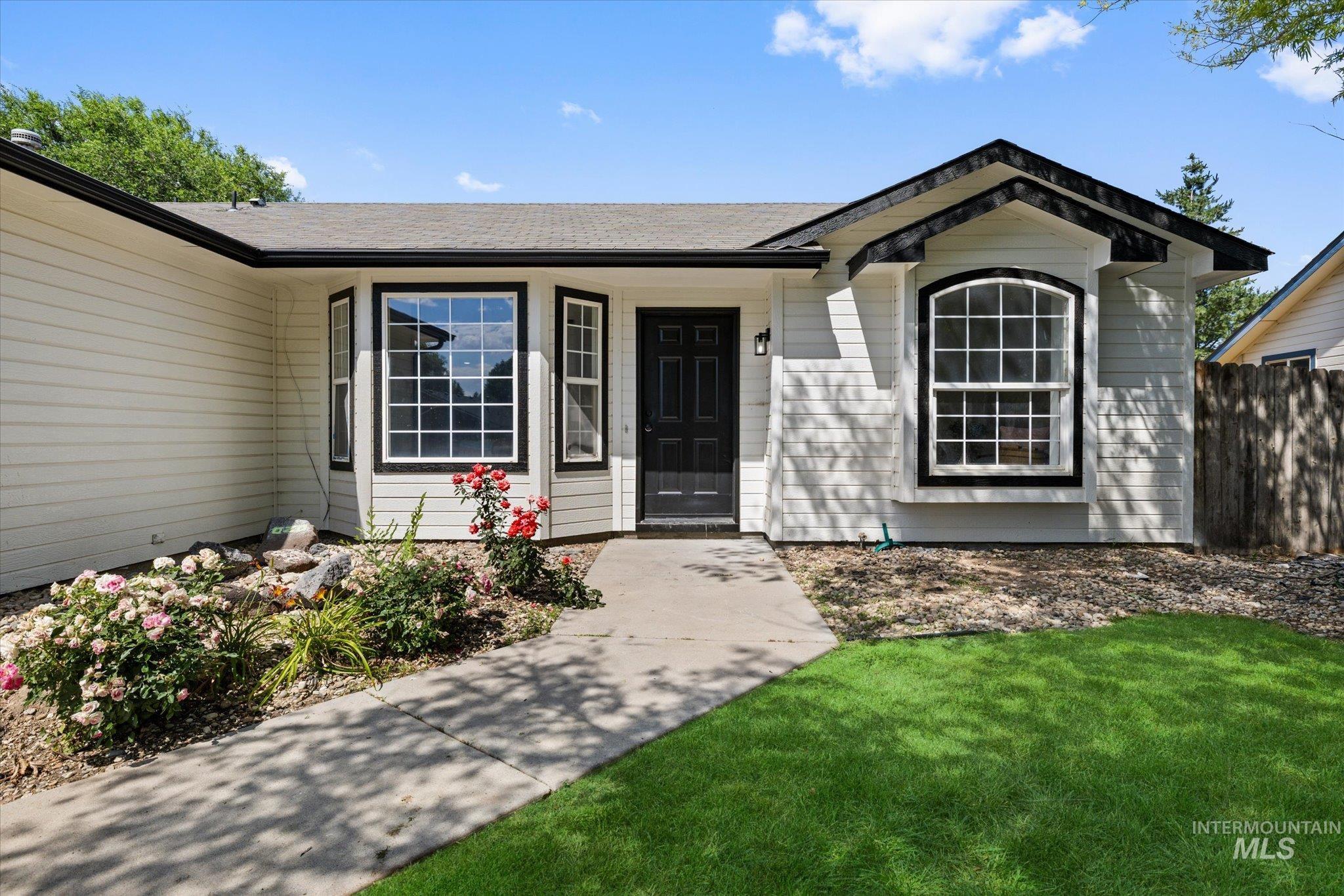 581 N Shady Grove Way, Kuna, Idaho 83634-2160, 3 Bedrooms, 2 Bathrooms, Residential For Sale, Price $375,000, 98992331