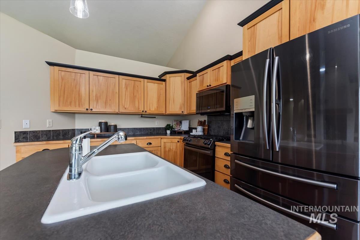 12840 Quail Run Ln., Caldwell, Idaho 83607, 4 Bedrooms, 3 Bathrooms, Residential For Sale, Price $934,900,MLS 98992333