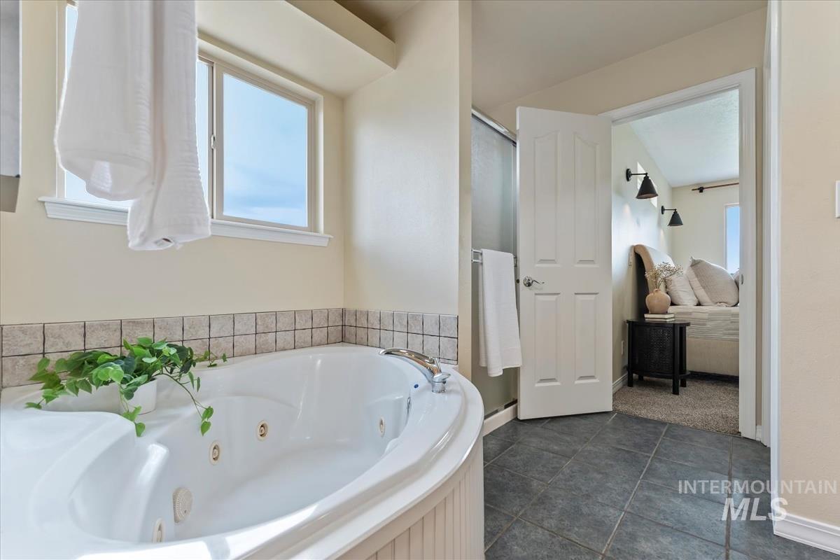 12840 Quail Run Ln., Caldwell, Idaho 83607, 4 Bedrooms, 3 Bathrooms, Residential For Sale, Price $934,900,MLS 98992333