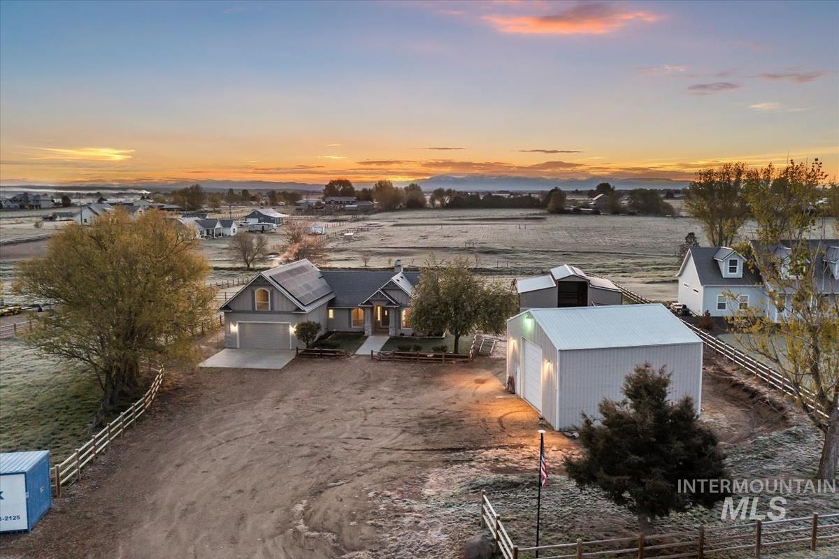 12840 Quail Run Ln., Caldwell, Idaho 83607, 4 Bedrooms, 3 Bathrooms, Residential For Sale, Price $934,900,MLS 98992333